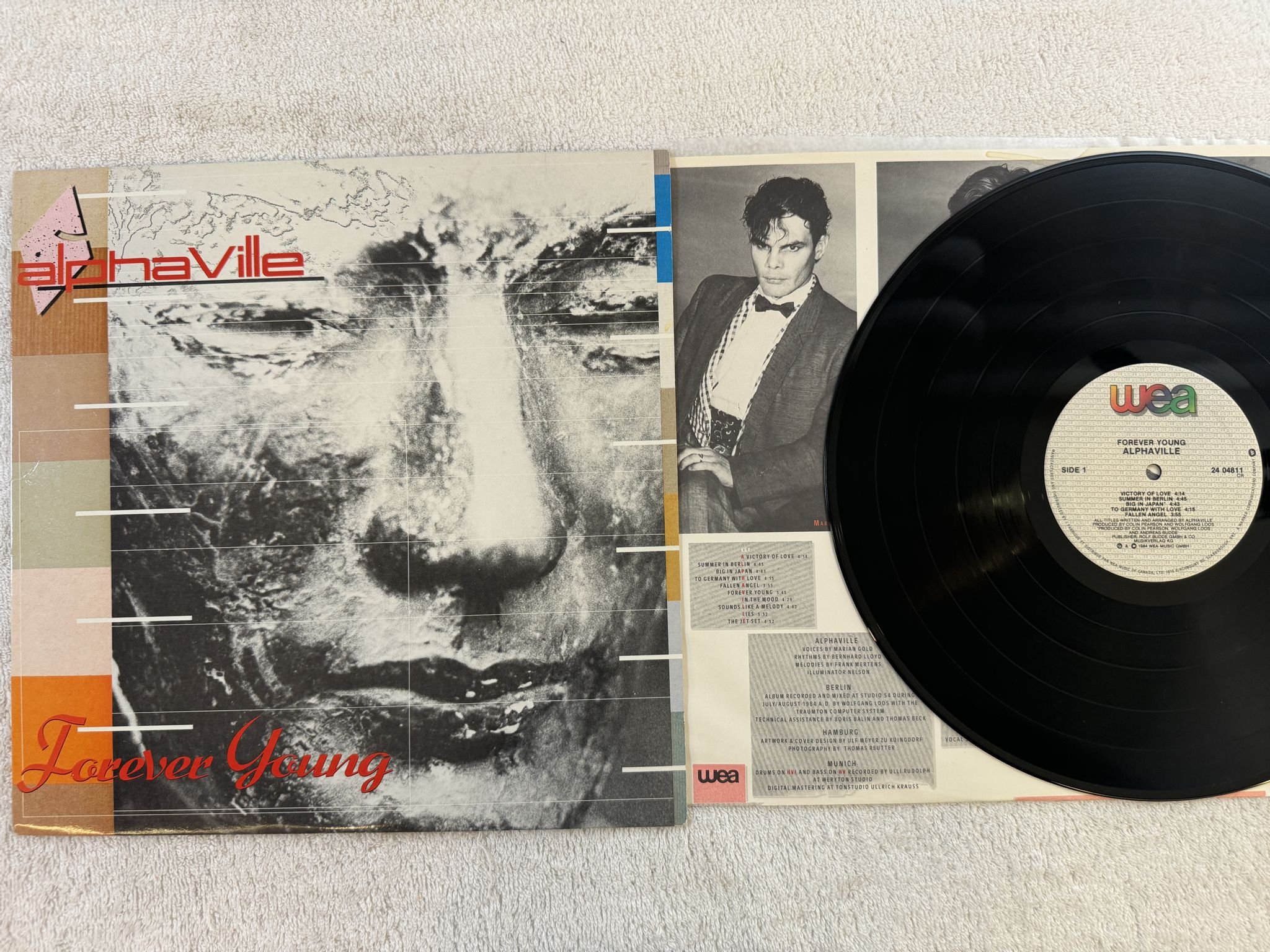 Omslagsbild för skivan ALPHAVILLE forever young LP - 84 WEA 240 481-1