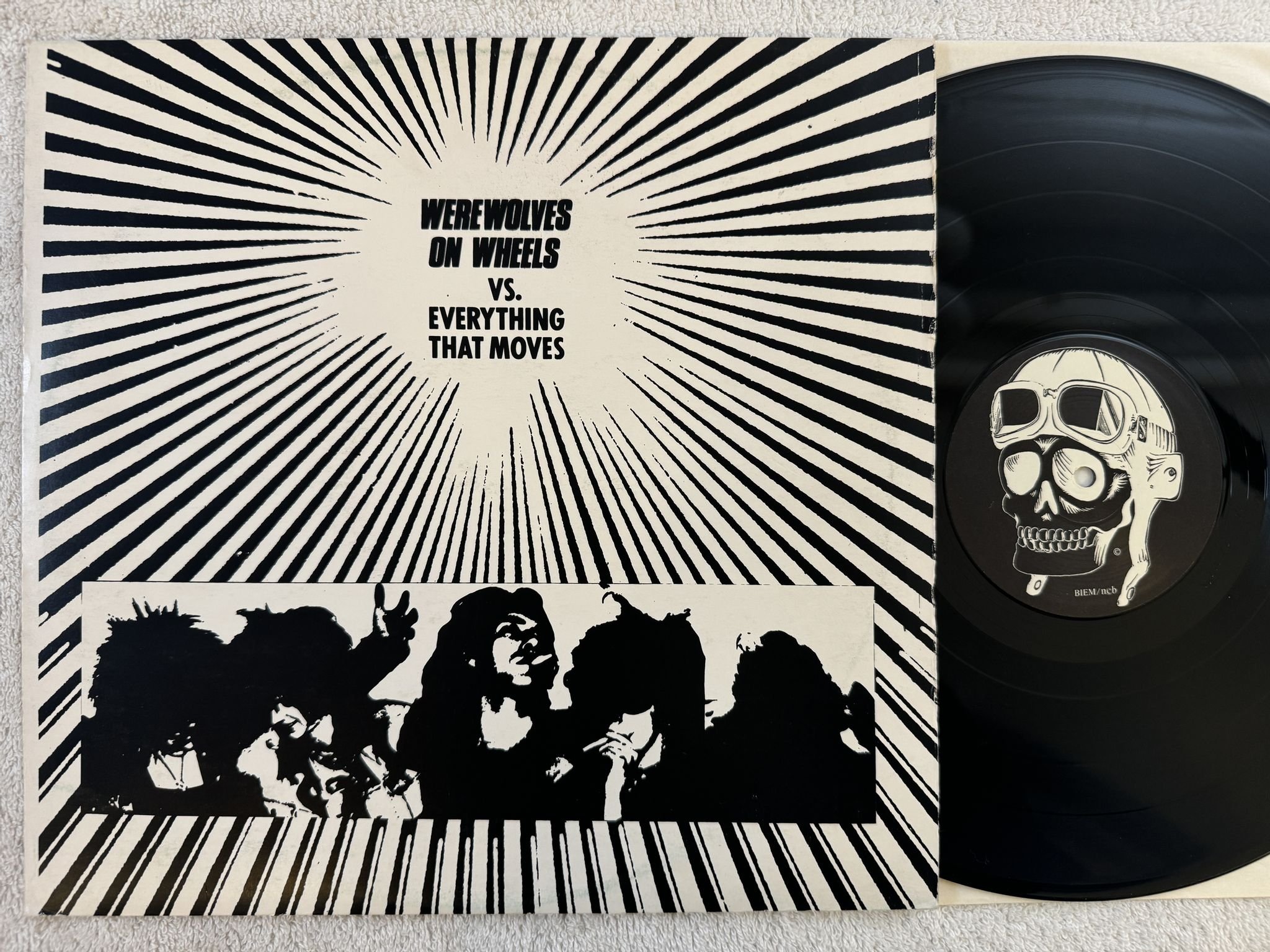 Omslagsbild för skivan WEREWOLVES ON WHEELS vs. everything that moves LP Eat Records