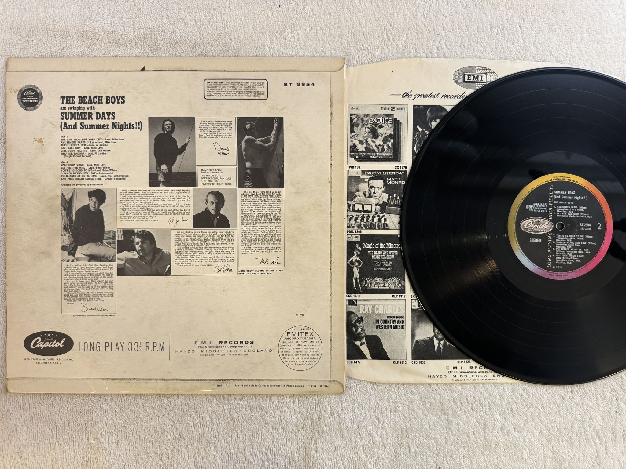 Omslagsbild för skivan THE BEACH BOYS summer days LP -66 UK ST 2354 Capitol Records