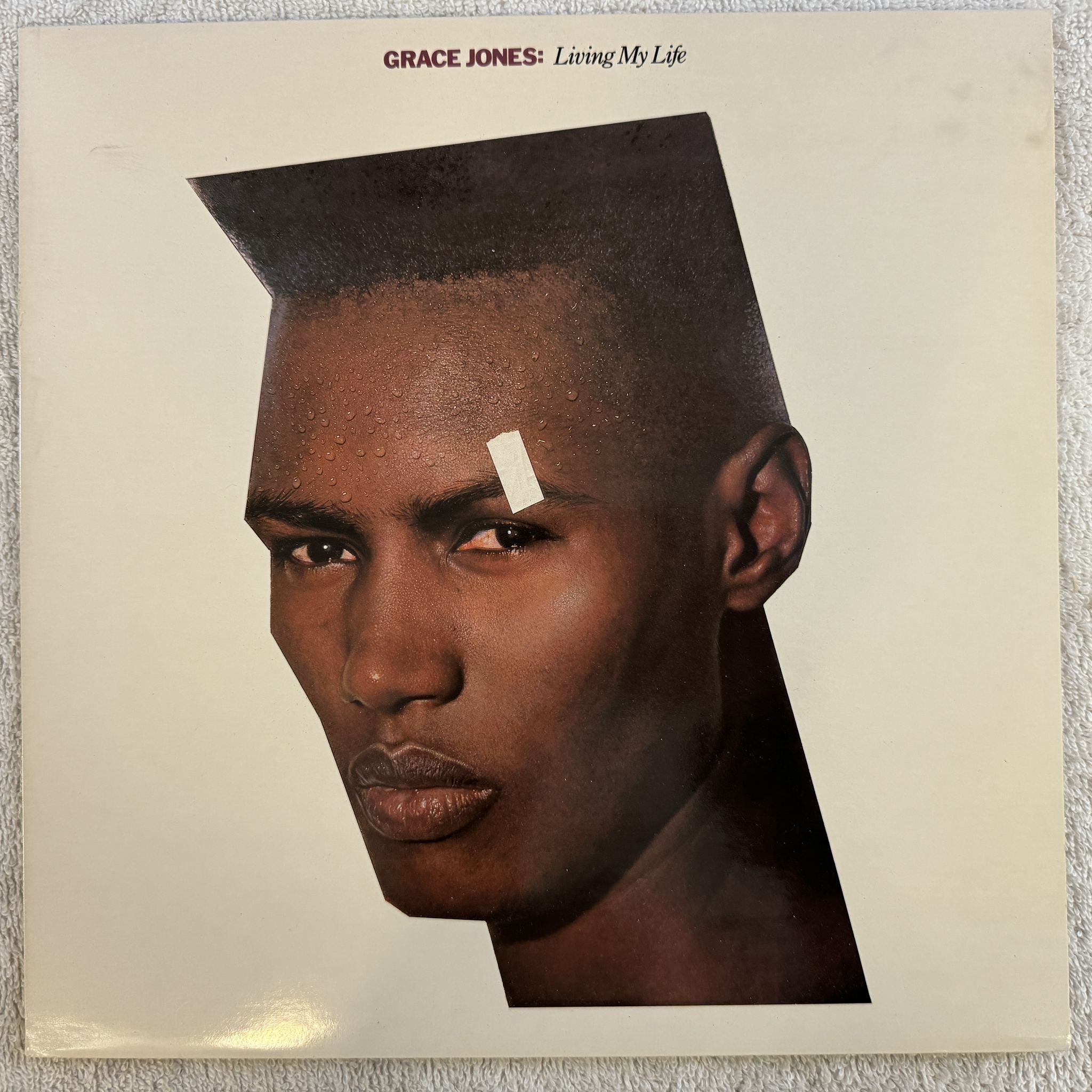 Omslagsbild för skivan GRACE JONES nightclubbing LP -81 ILPS 9624 Island Records