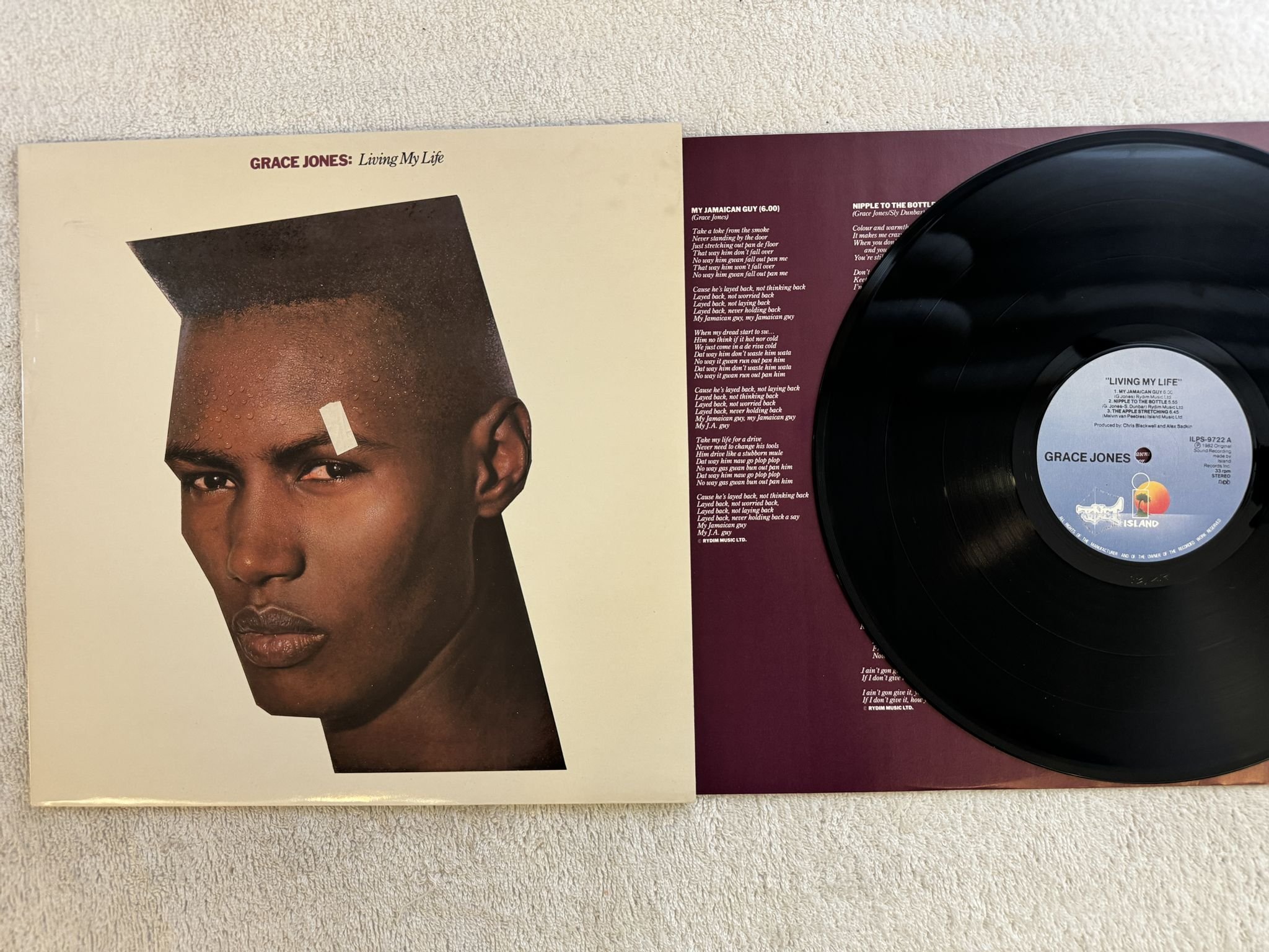 Omslagsbild för skivan GRACE JONES nightclubbing LP -81 ILPS 9624 Island Records