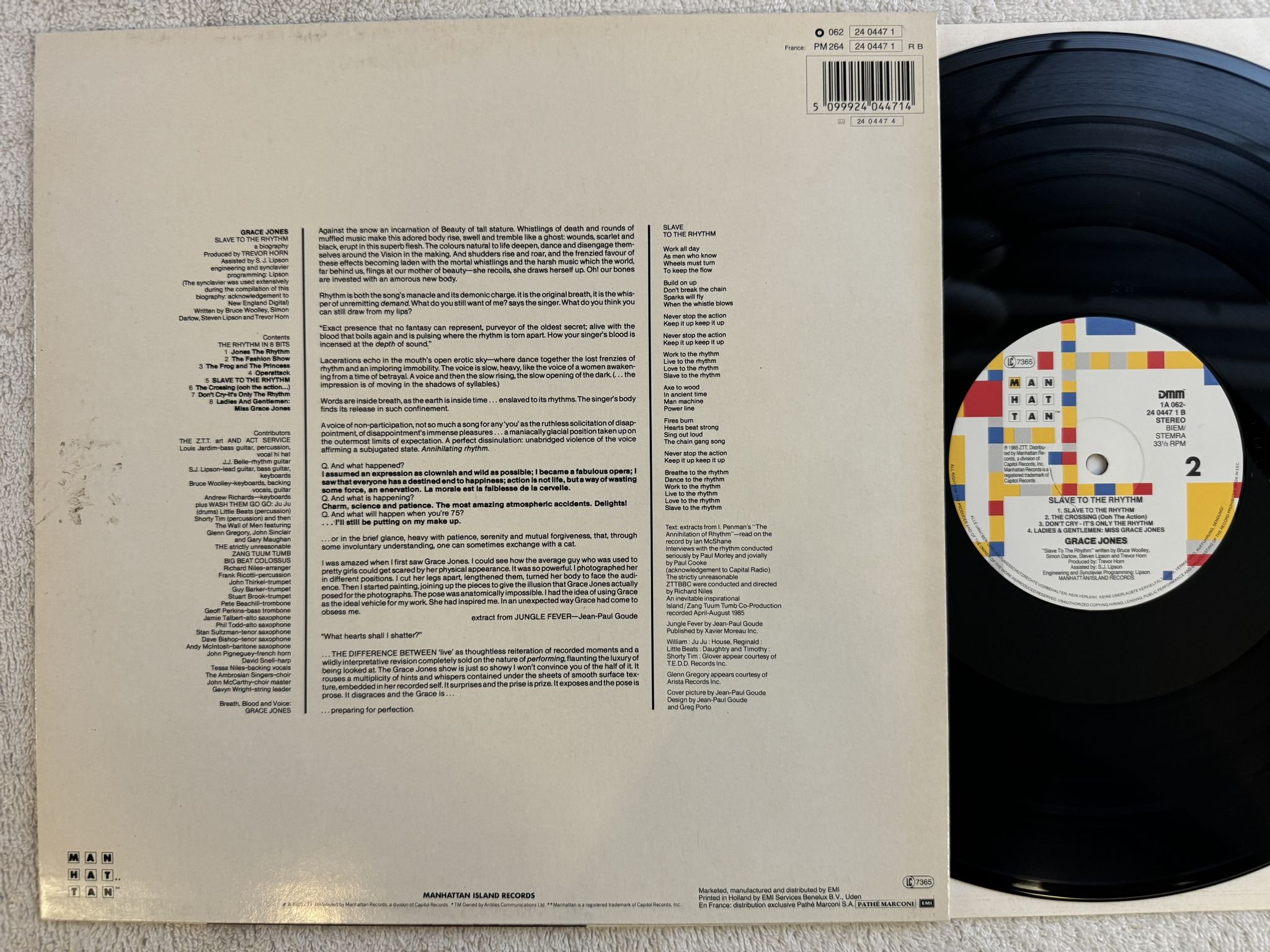 Omslagsbild för skivan GRACE JONES slave to the rhythm LP -85 24 0447 1 Manhattan Records