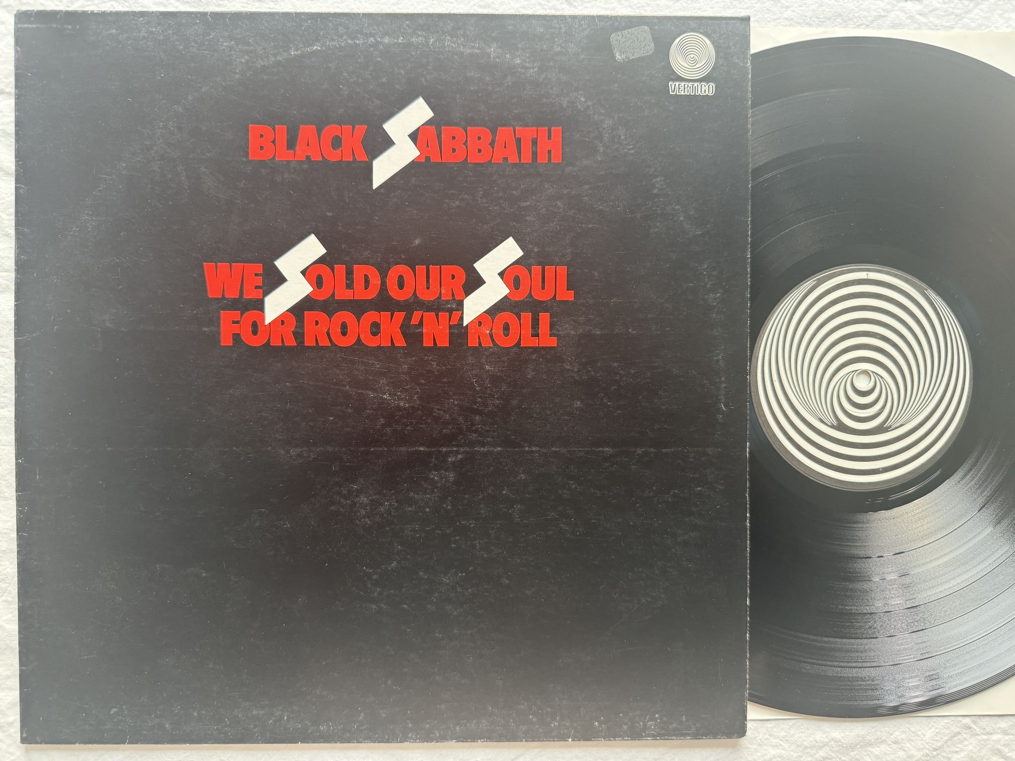 Omslagsbild för skivan BLACK SABBATH we sold our soul for rock 'N' roll LP -76 ITALY 6366 116 A Vertigo
