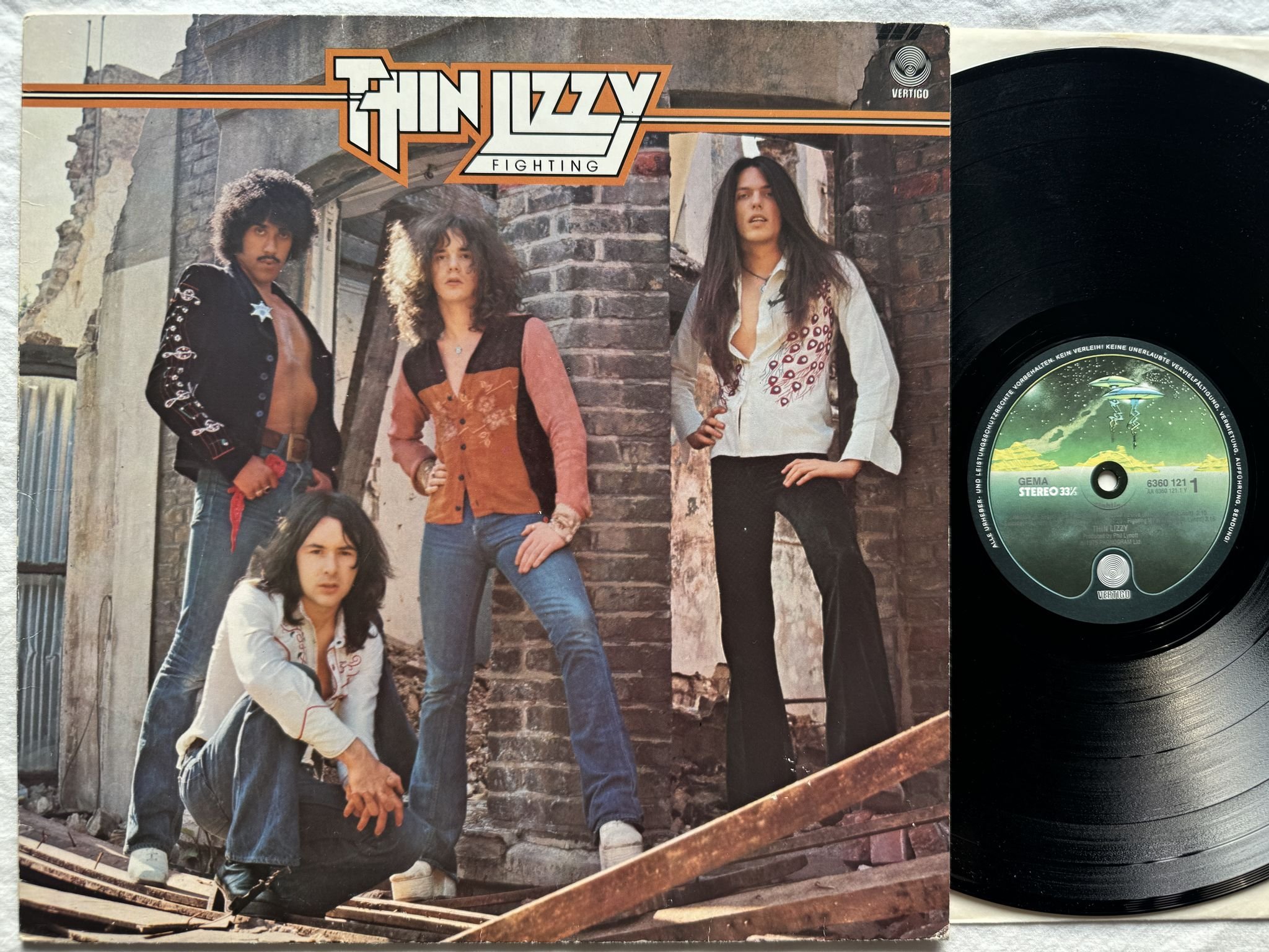 Omslagsbild för skivan THIN LIZZY fighting LP -75 6360 121 Vertigo