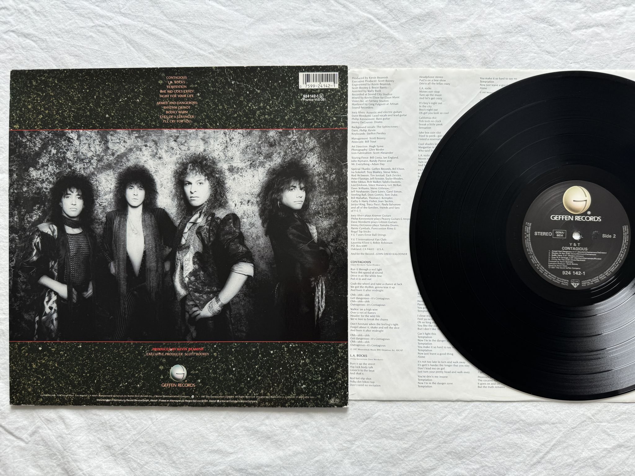 Omslagsbild för skivan Y & T contagious LP -87 924 142-1 Geffen Records