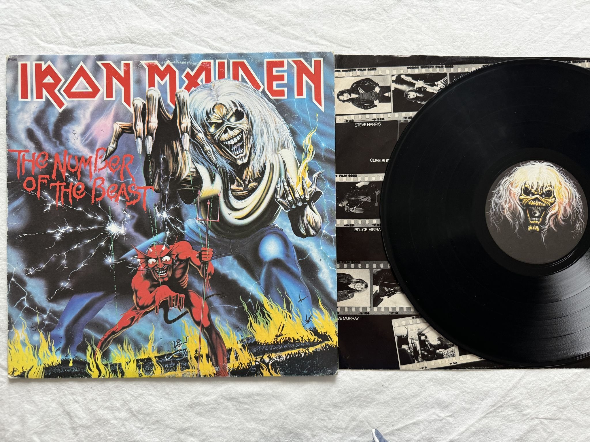 Omslagsbild för skivan IRON MAIDEN the number of the beast LP -82 ST-12202 Harvest