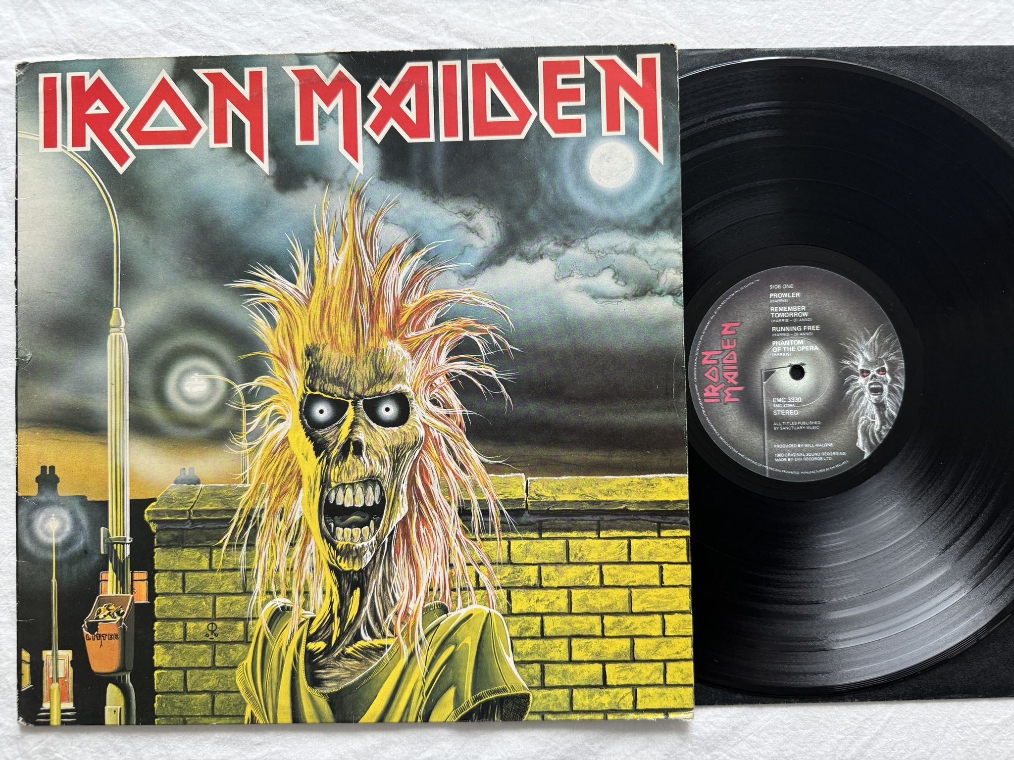 Omslagsbild för skivan IRON MAIDEN Iron Maiden LP -80 EMC 3330 EMI