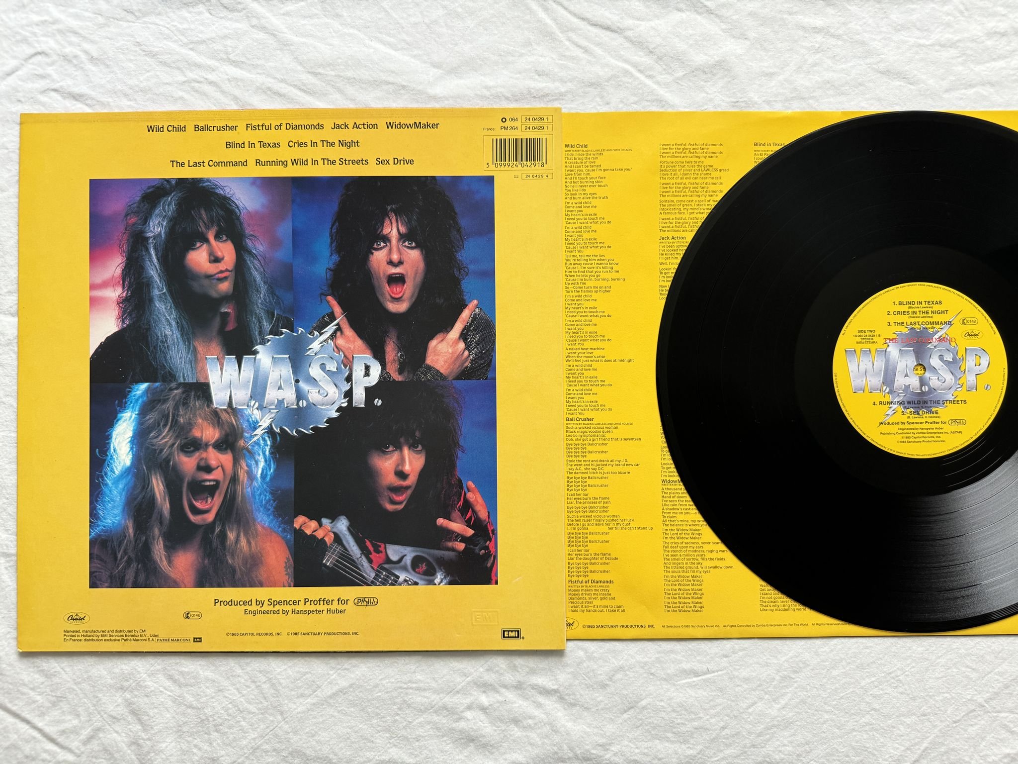 Omslagsbild för skivan W.A.S.P. the last command LP -85 24 0429 1 Capitol Records