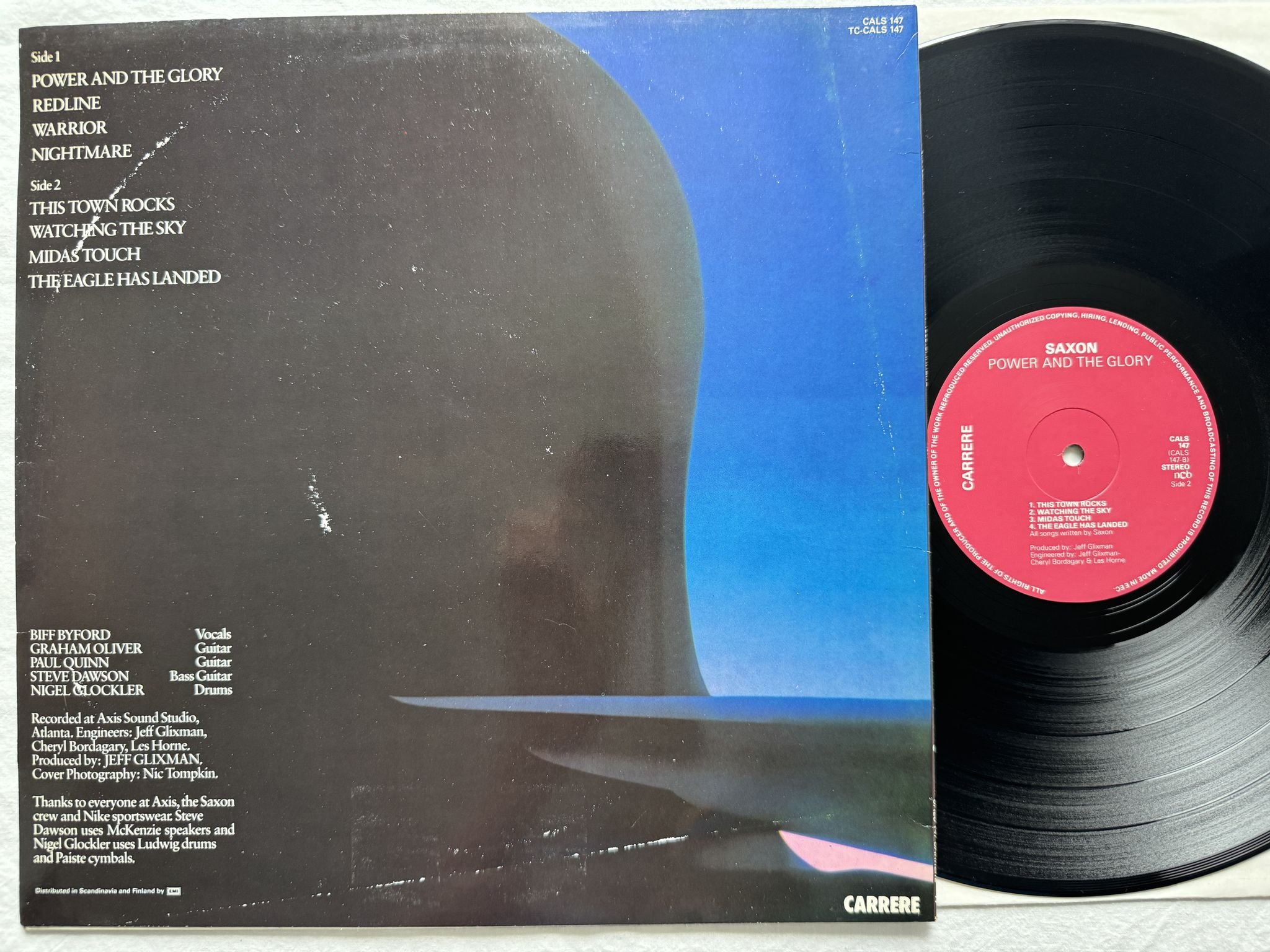 Omslagsbild för skivan SAXON power & the glory LP -83 CALS 147 Carrere