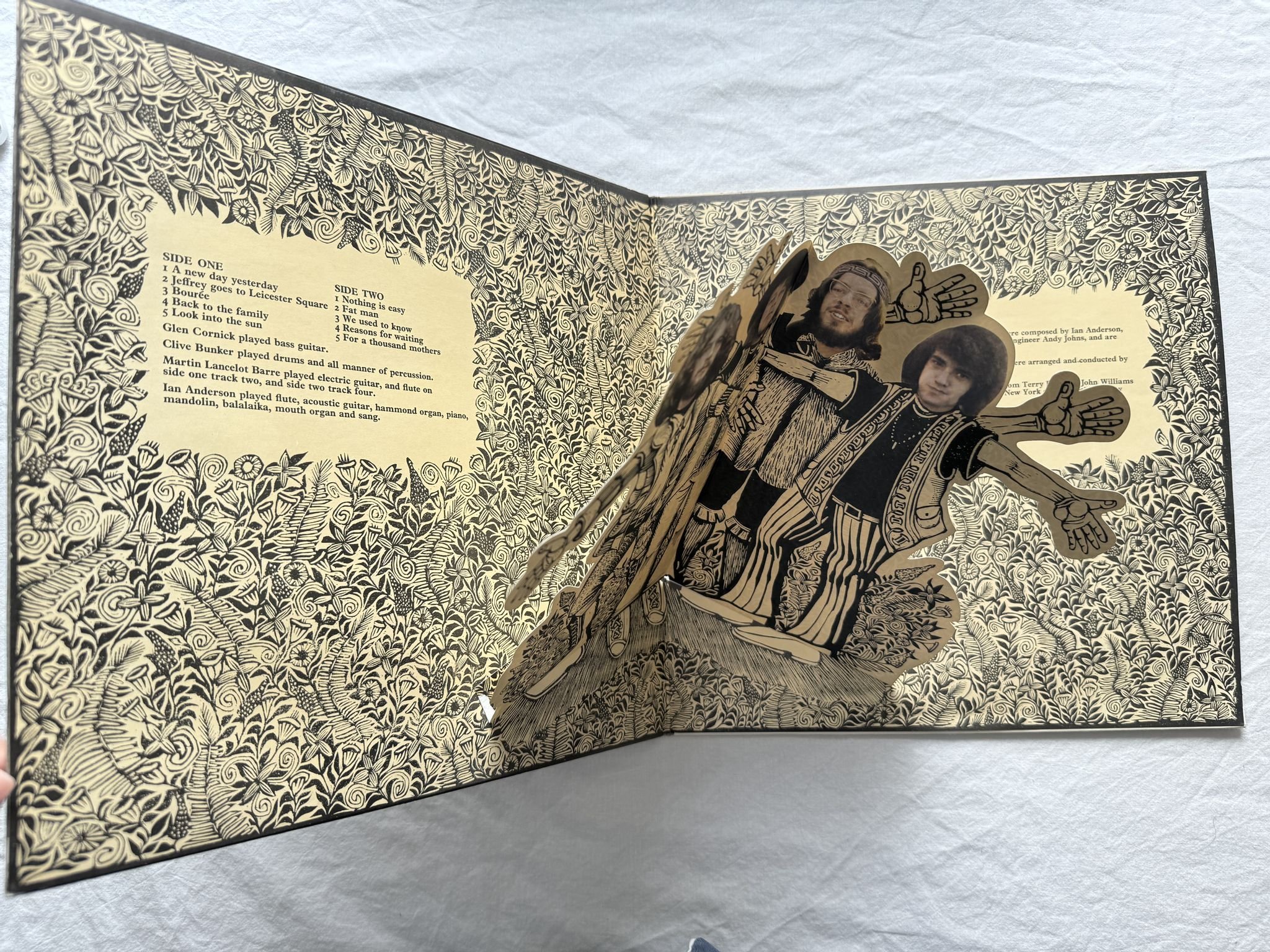 Omslagsbild för skivan JETHRO TULL stand up LP -69 ILPS 9103 Island Records