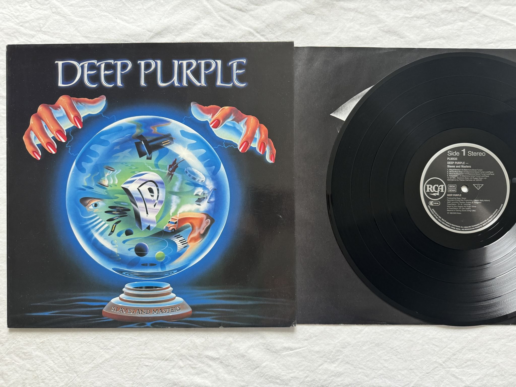 Omslagsbild för skivan DEEP PURPLE slaves and masters LP -90 PL 90535 RCA
