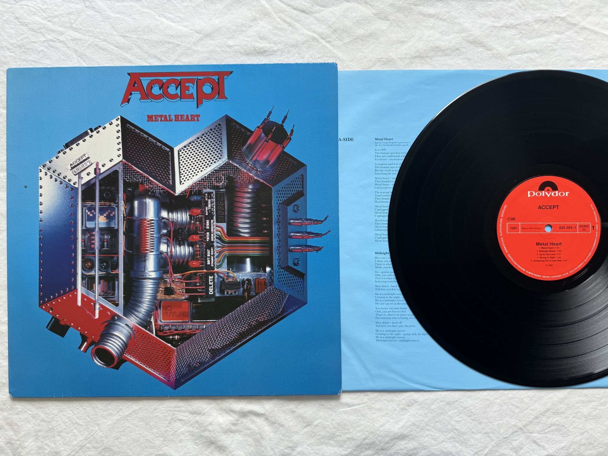Omslagsbild för skivan ACCEPT metal heart LP -85 Polydor 825 393-1