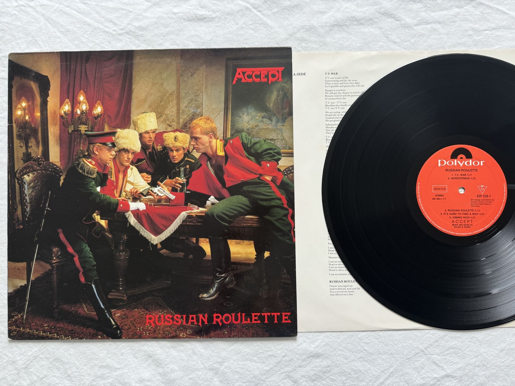 Omslagsbild för skivan ACCEPT Russian roulette LP -86 Polydor 829 028-1