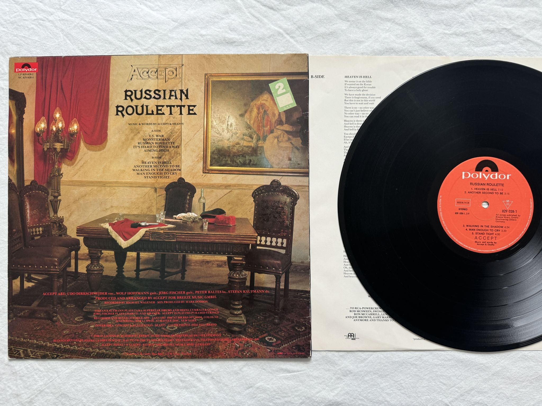 Omslagsbild för skivan ACCEPT Russian roulette LP -86 Polydor 829 028-1