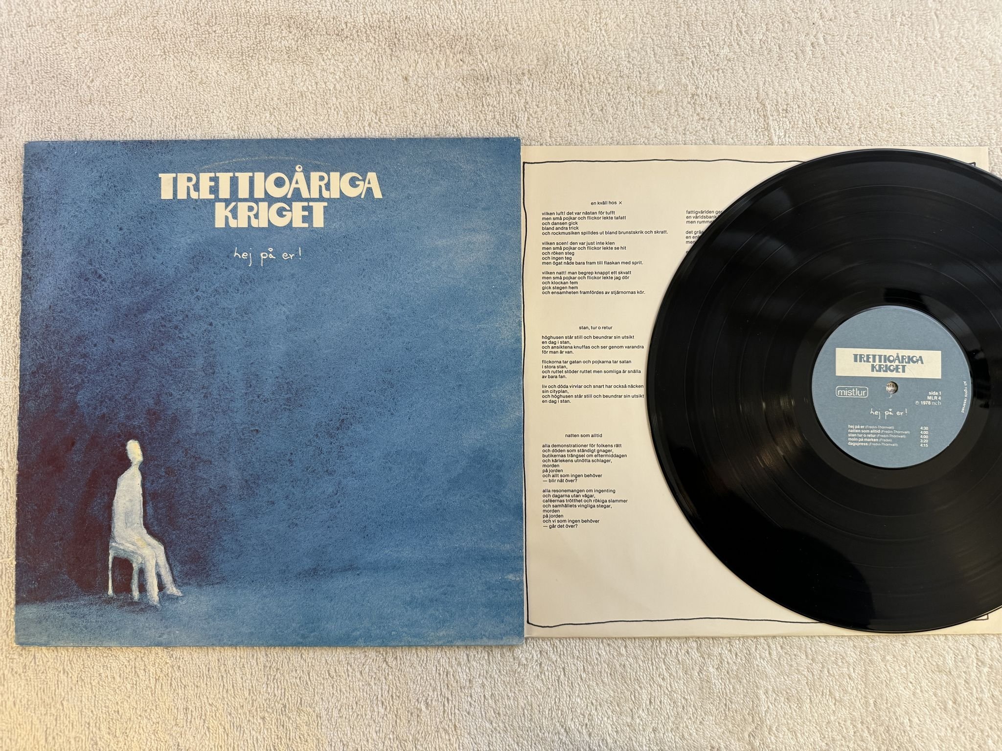 Omslagsbild för skivan TRETTIOÅRIGA KRIGET hej på er! LP -78 SWE MLR 4 Mistlur