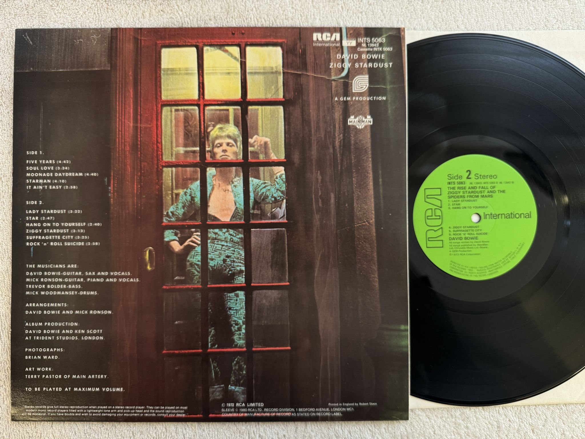 Omslagsbild för skivan DAVID BOWIE the rise and fall of ziggy.... LP -80 INTS 5063 RCA International