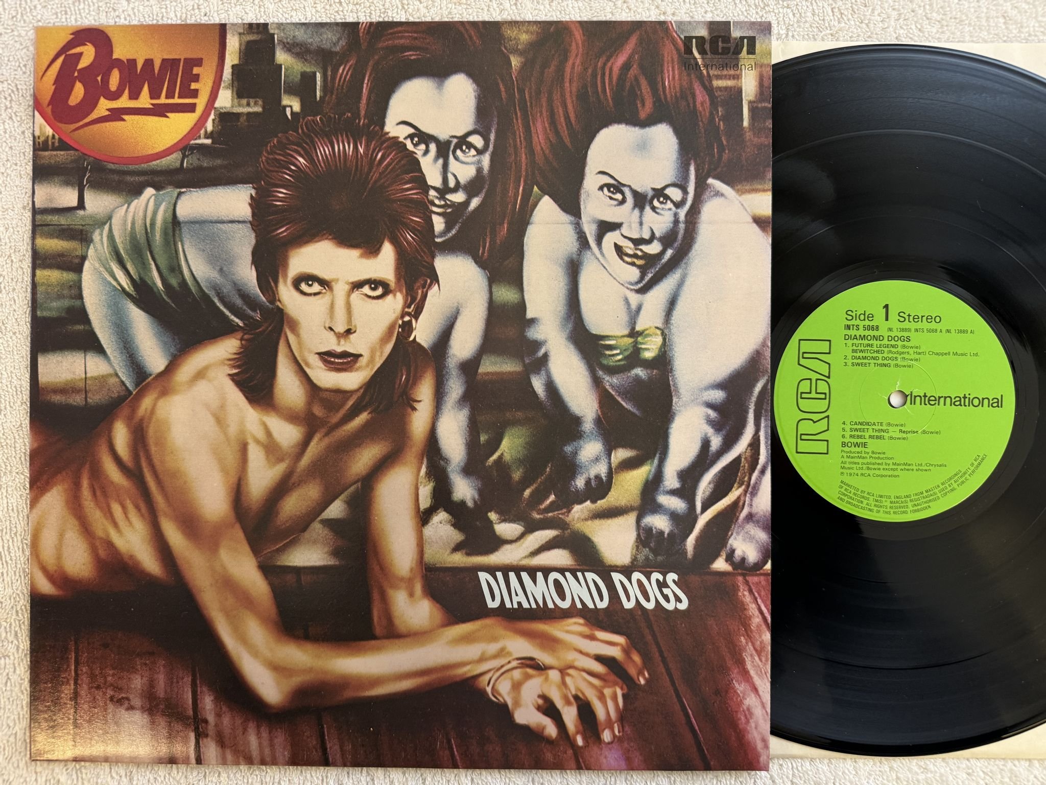 Omslagsbild för skivan BOWIE diamond dogs LP -81 INTS 5068 RCA International