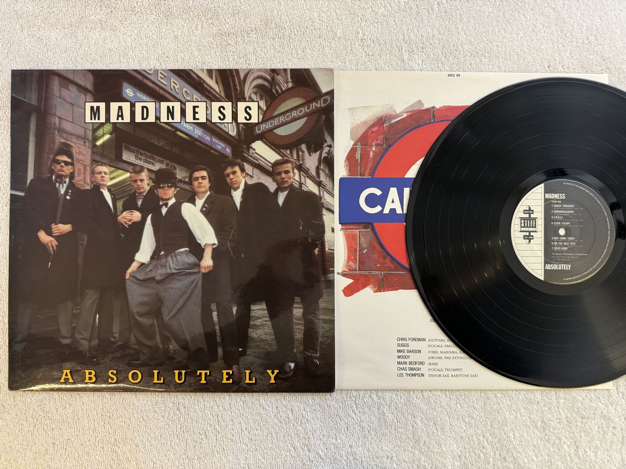 Omslagsbild för skivan MADNESS absolutely LP -80 SEEZ 29 Stiff Records