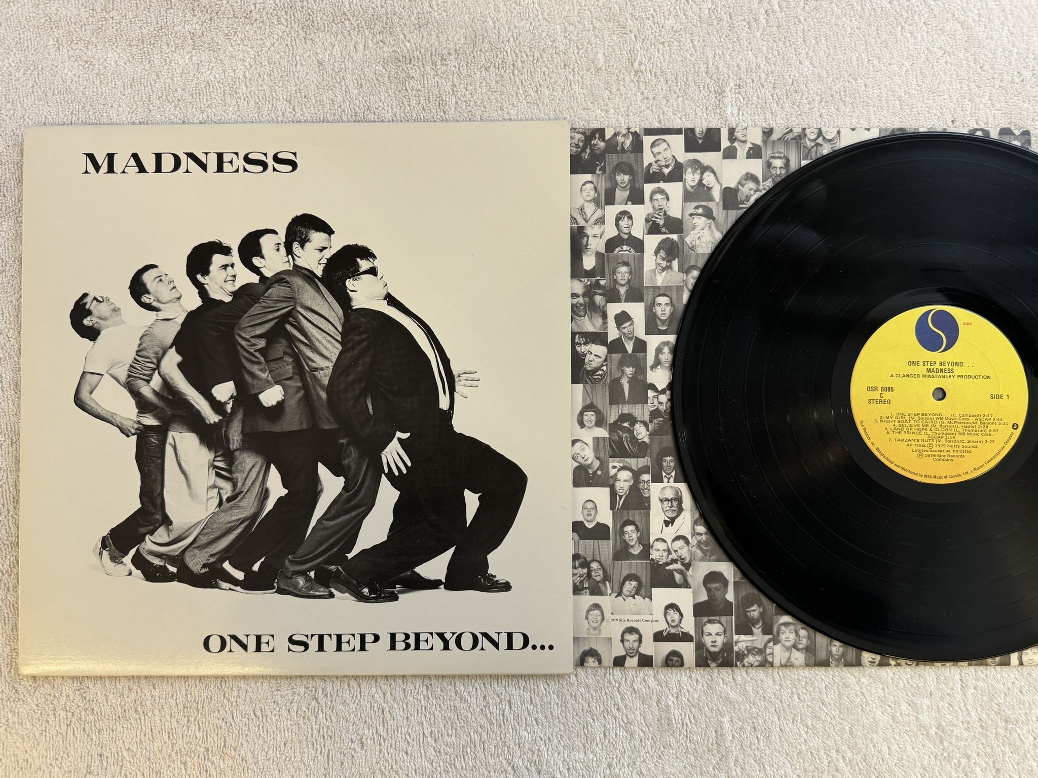 Omslagsbild för skivan MADNESS one step beyond... LP -79 QSR 6085 Sire