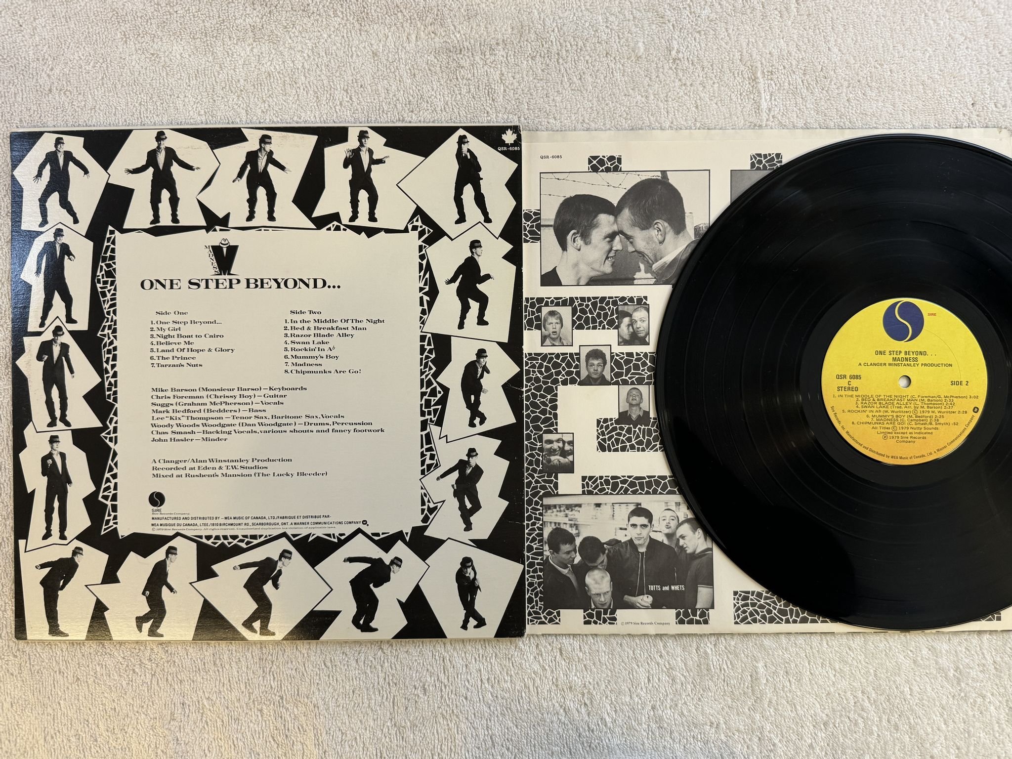 Omslagsbild för skivan MADNESS one step beyond... LP -79 QSR 6085 Sire