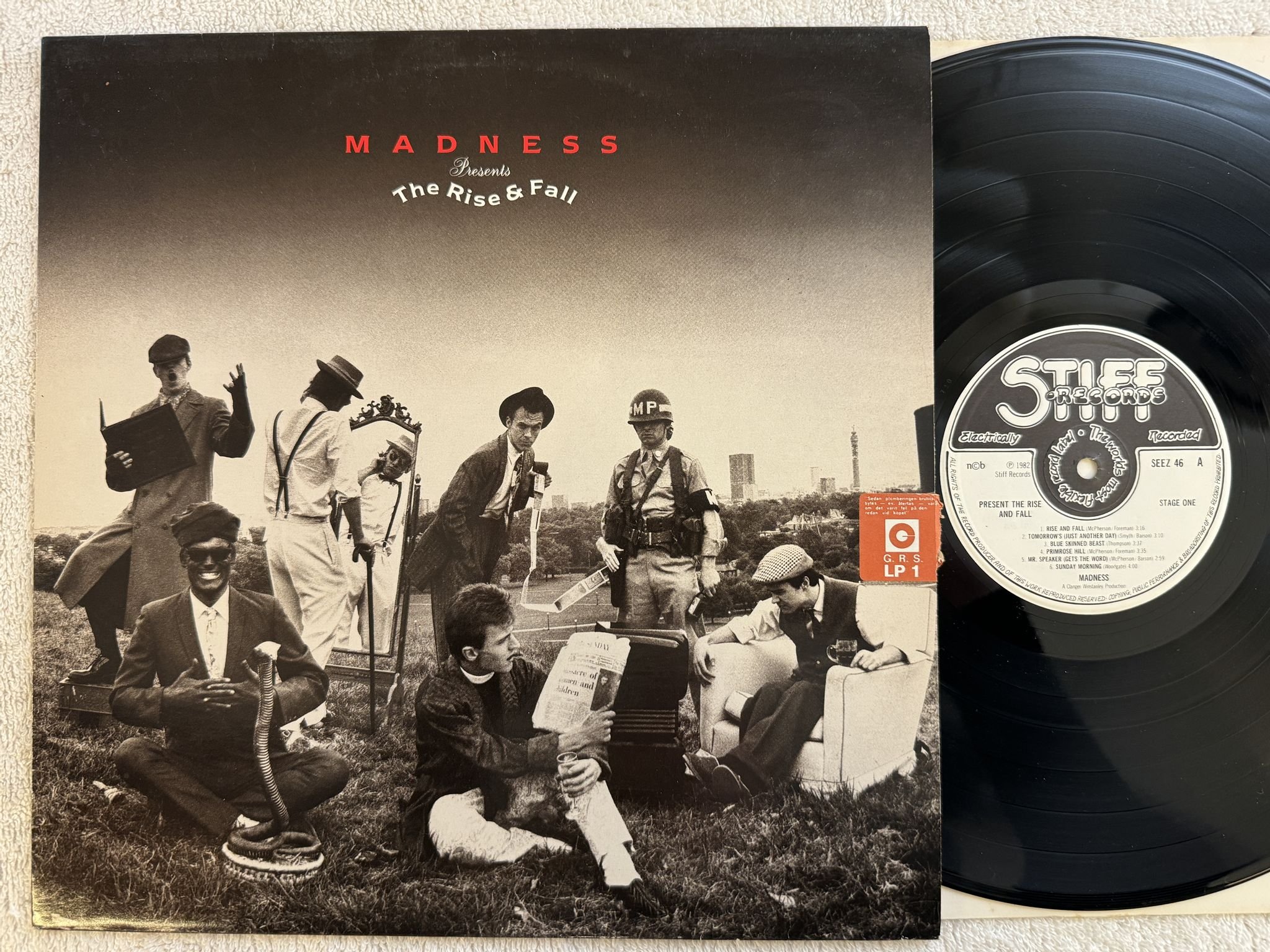 Omslagsbild för skivan MADNESS the rise & fall LP -82 SEEZ 46 Stiff Records
