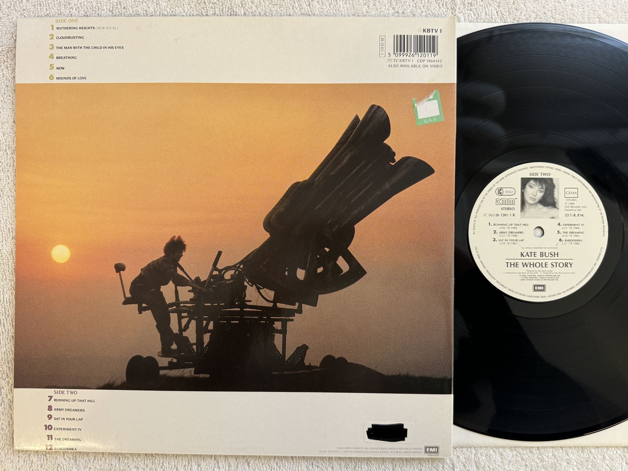 Omslagsbild för skivan KATE BUSH the whole story LP -86 KBTV 1 EMI