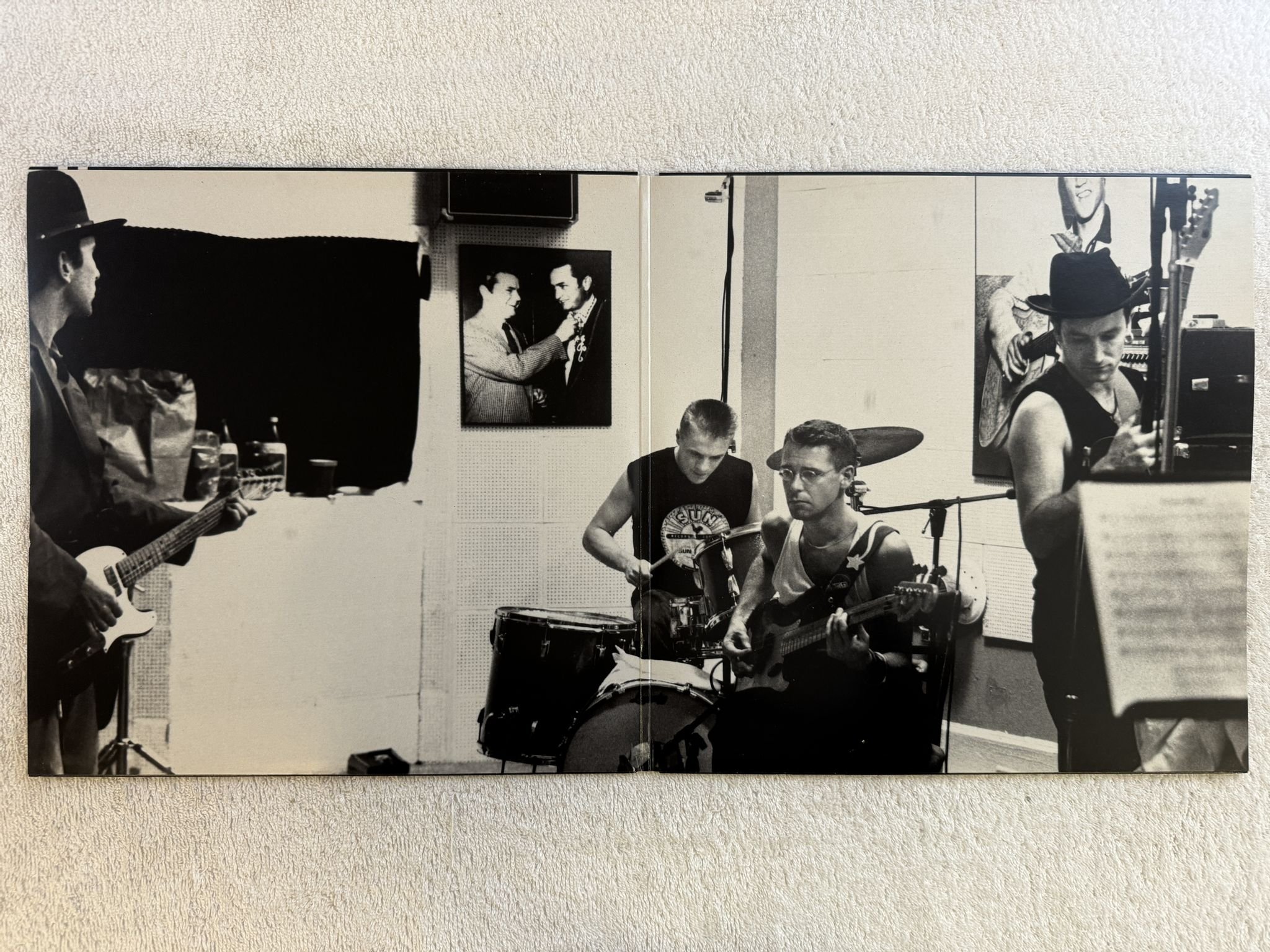 Omslagsbild för skivan U2 rattle and hum LP -88 U27 Island Records