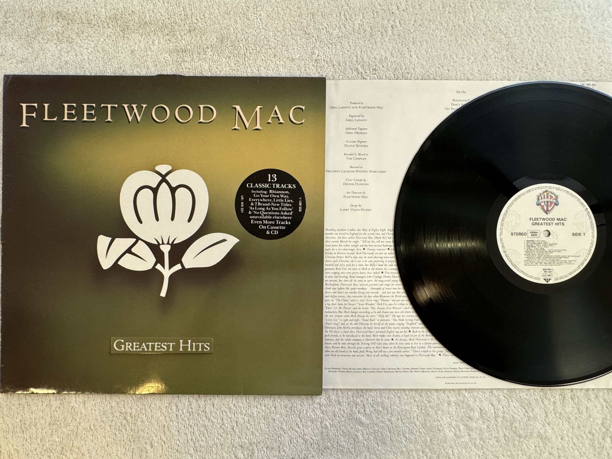 Omslagsbild för skivan FLEETWOOD MAC greatest hits LP -88 WX 221 Warner Bros. Records