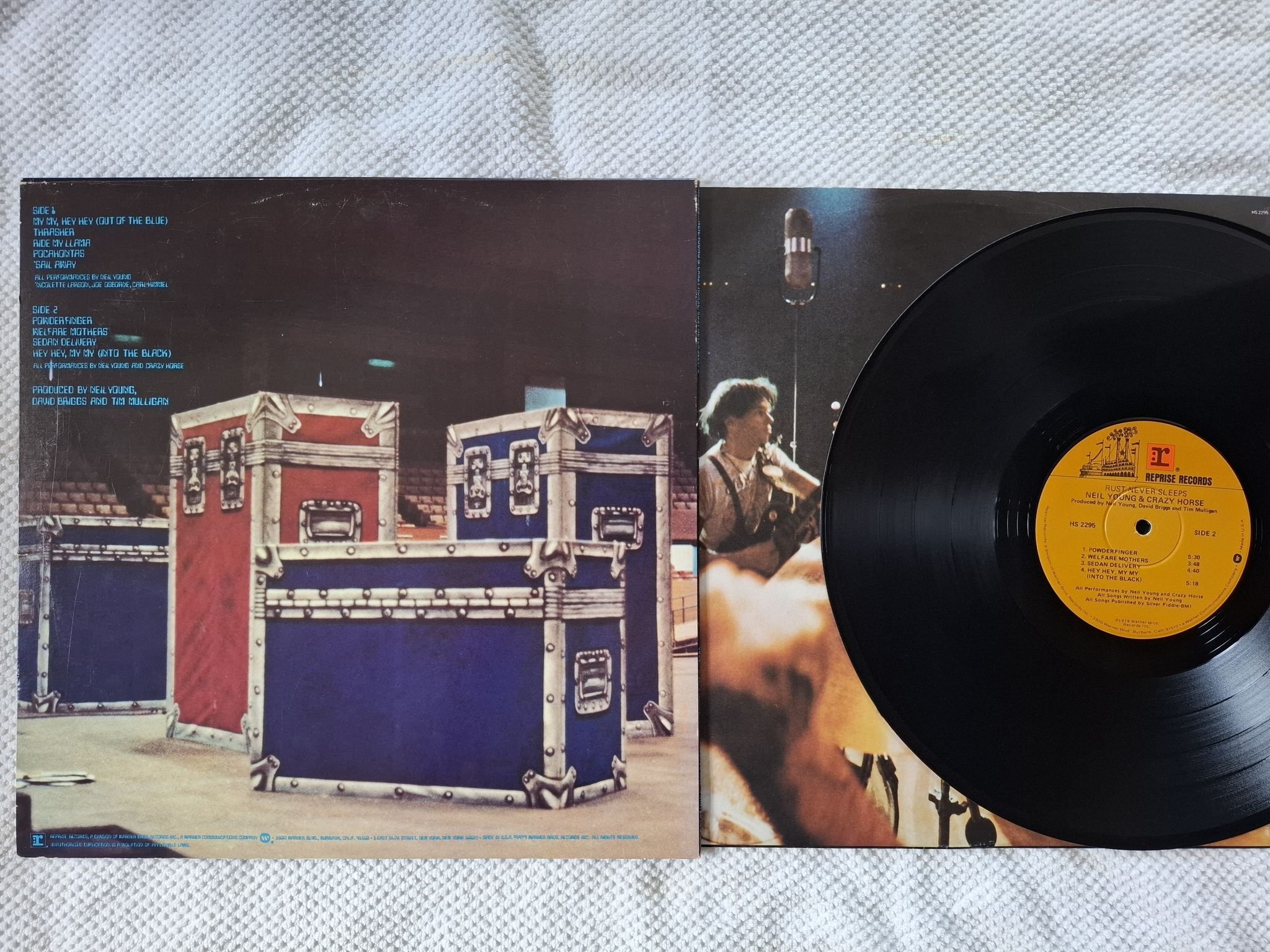 Omslagsbild för skivan NEIL YOUNG & CRAZY HORSE rust never sleeps LP -79 US HS 2295 Reprise Records