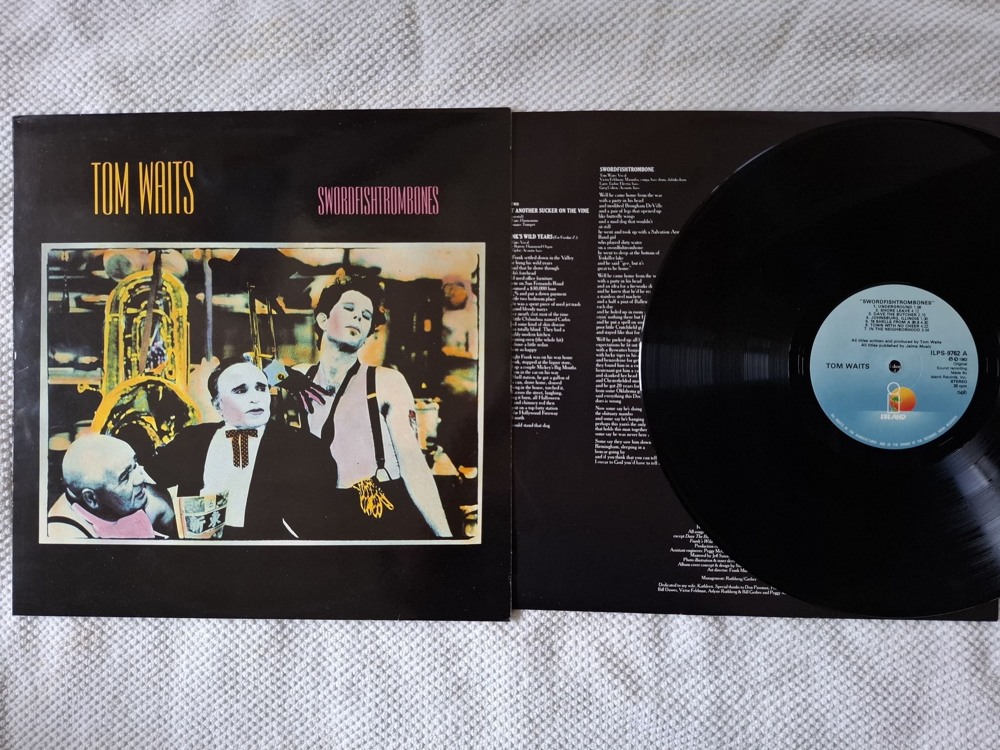 Omslagsbild för skivan TOM WAITS swordfishtrombones LP -83 ILPS 9762 Island Records