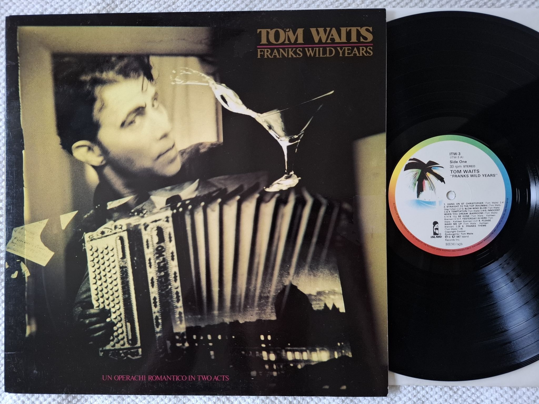 Omslagsbild för skivan TOM WAITS franks wild years LP -87 ITW3 Island Records