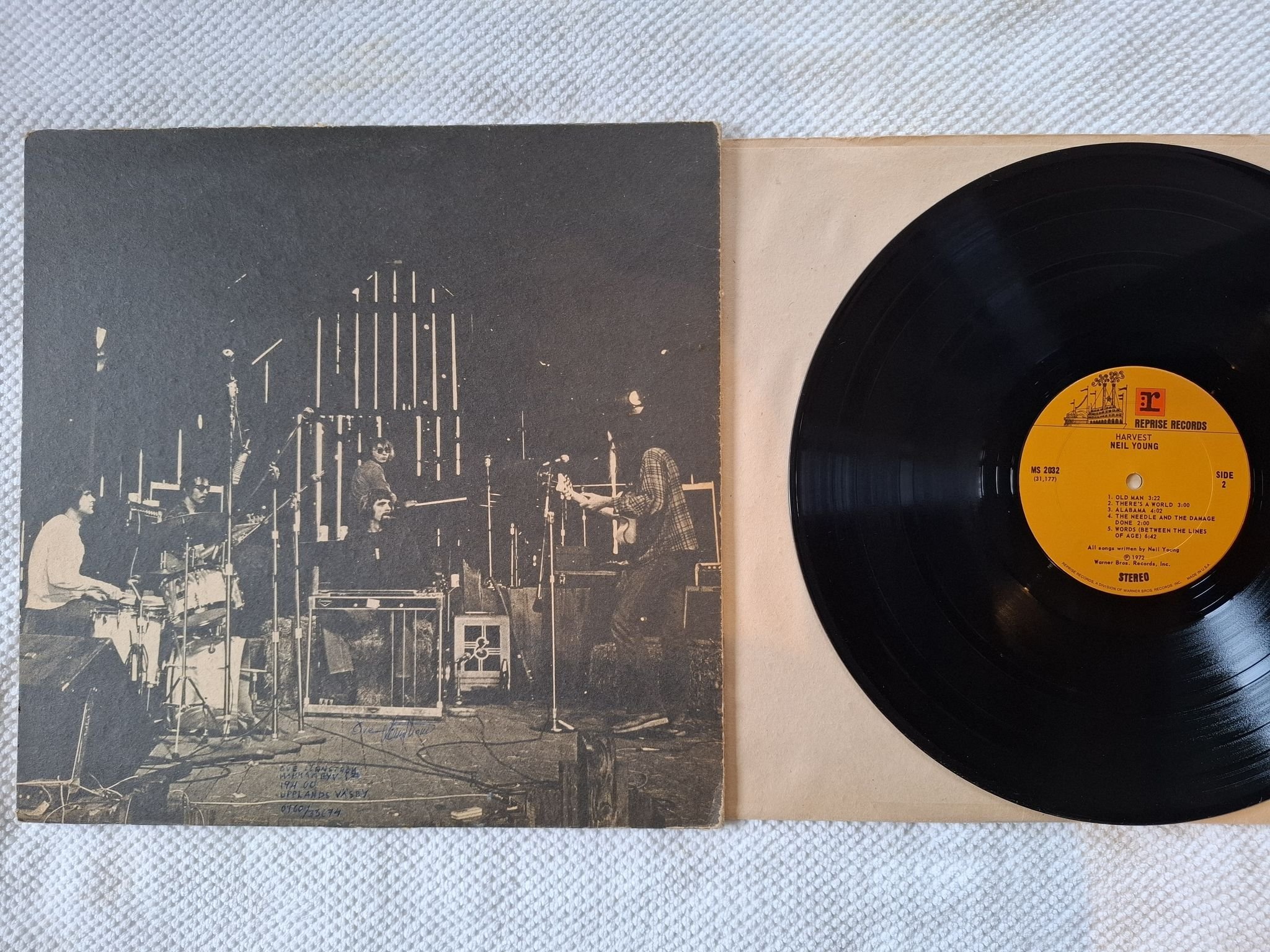 Omslagsbild för skivan NEIL YOUNG harvest LP -72 US MS 2032 Reprise Records