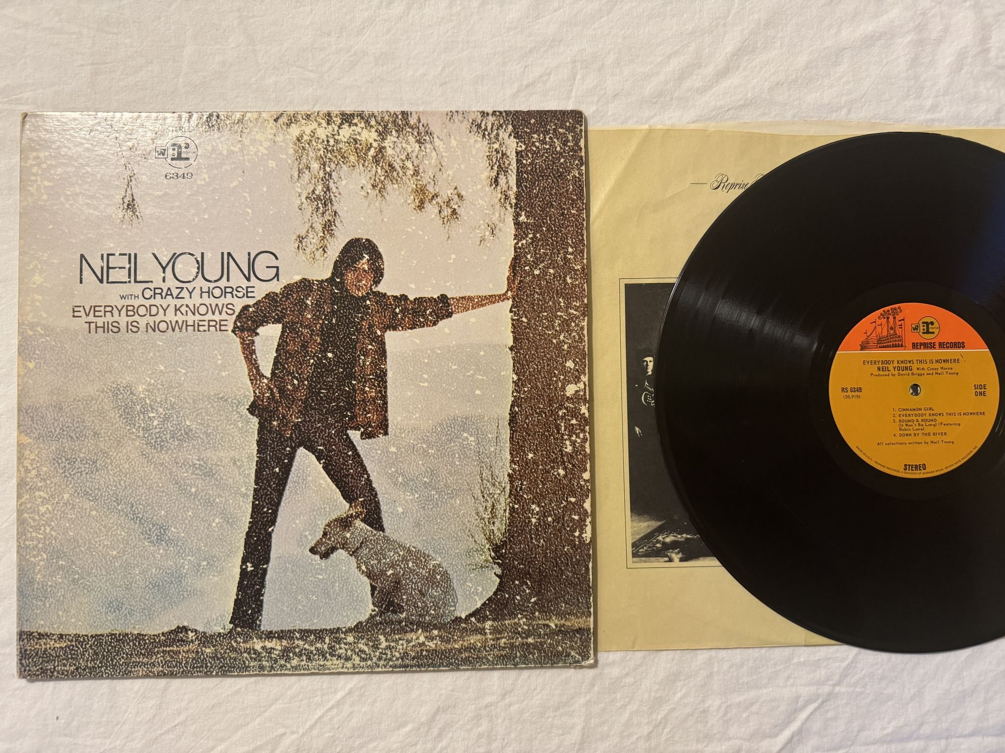 Omslagsbild för skivan NEILS YOUNG with CRAZY HORSE everybody knows this .. LP -69 Reprise Records 6349