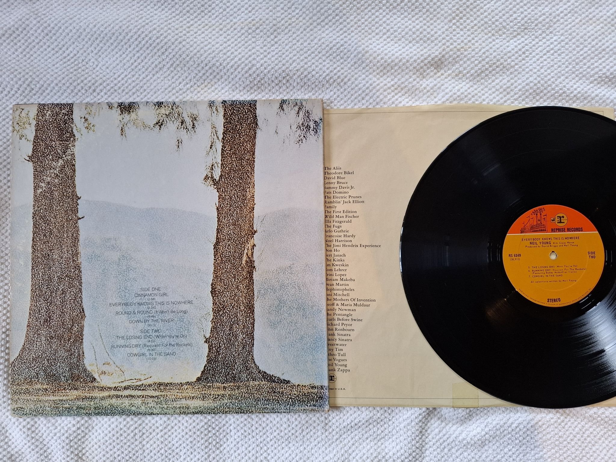 Omslagsbild för skivan NEILS YOUNG with CRAZY HORSE everybody knows this .. LP -69 Reprise Records 6349