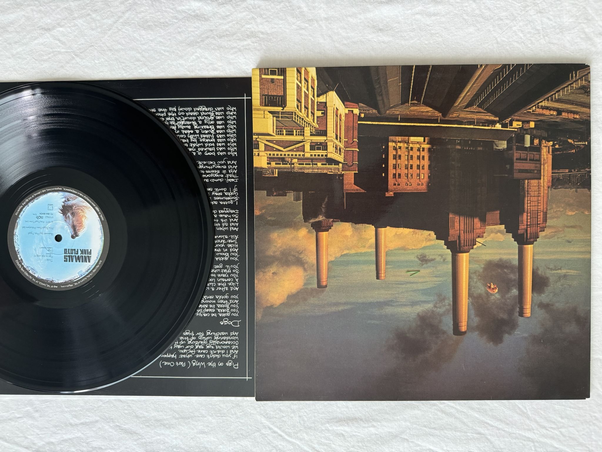 Omslagsbild för skivan PINK FLOYD animals LP -77 7C 064-98434 Harvest