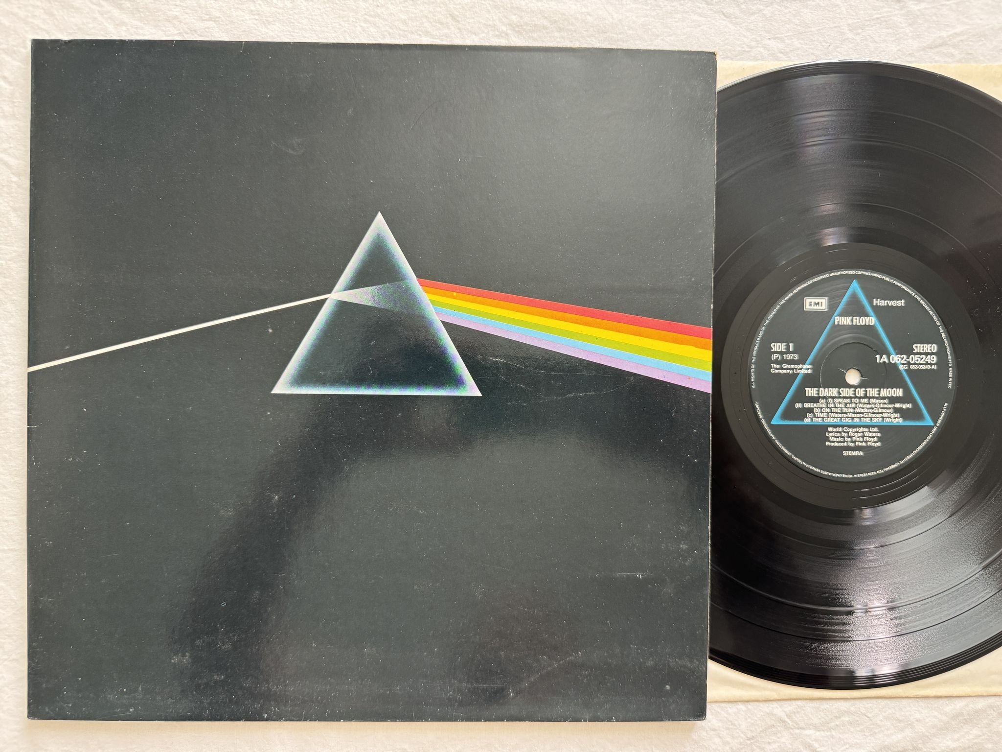 Omslagsbild för skivan PINK FLOYD the dark side of the moon LP -79 1A 062-05249 Harvest