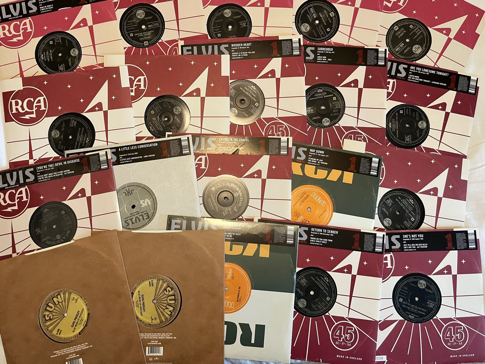 Omslagsbild för skivan ELVIS PRESLEY 18 UK #1s 10" BOX SET 2005 UK rca 82876666561