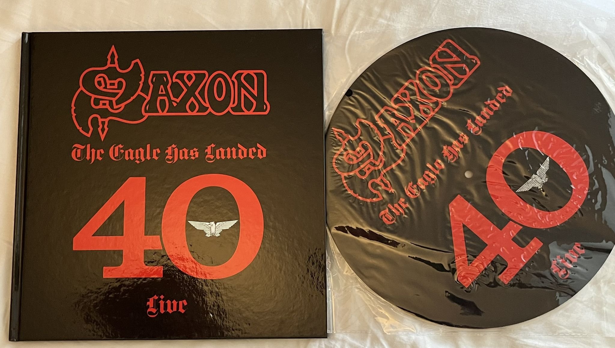 Omslagsbild för skivan SAXON The Eagle Has Landed 40 Live 5xLP box 2019 silver lining music SLM076P