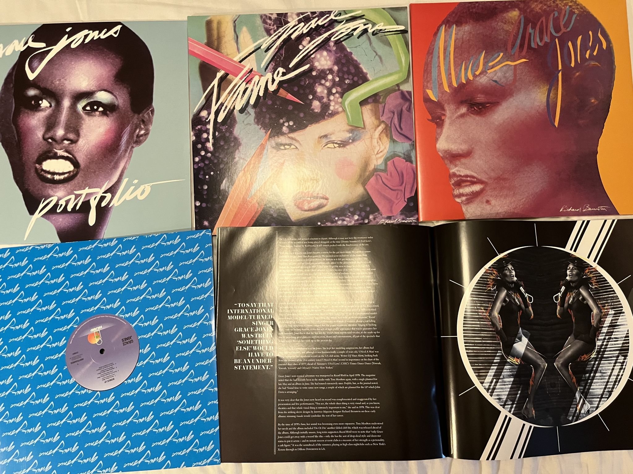 Omslagsbild för skivan GRACE JONES Disco 4xLP box set 2015 ISLAND 600753546499 ** BLACK TO BLACK **