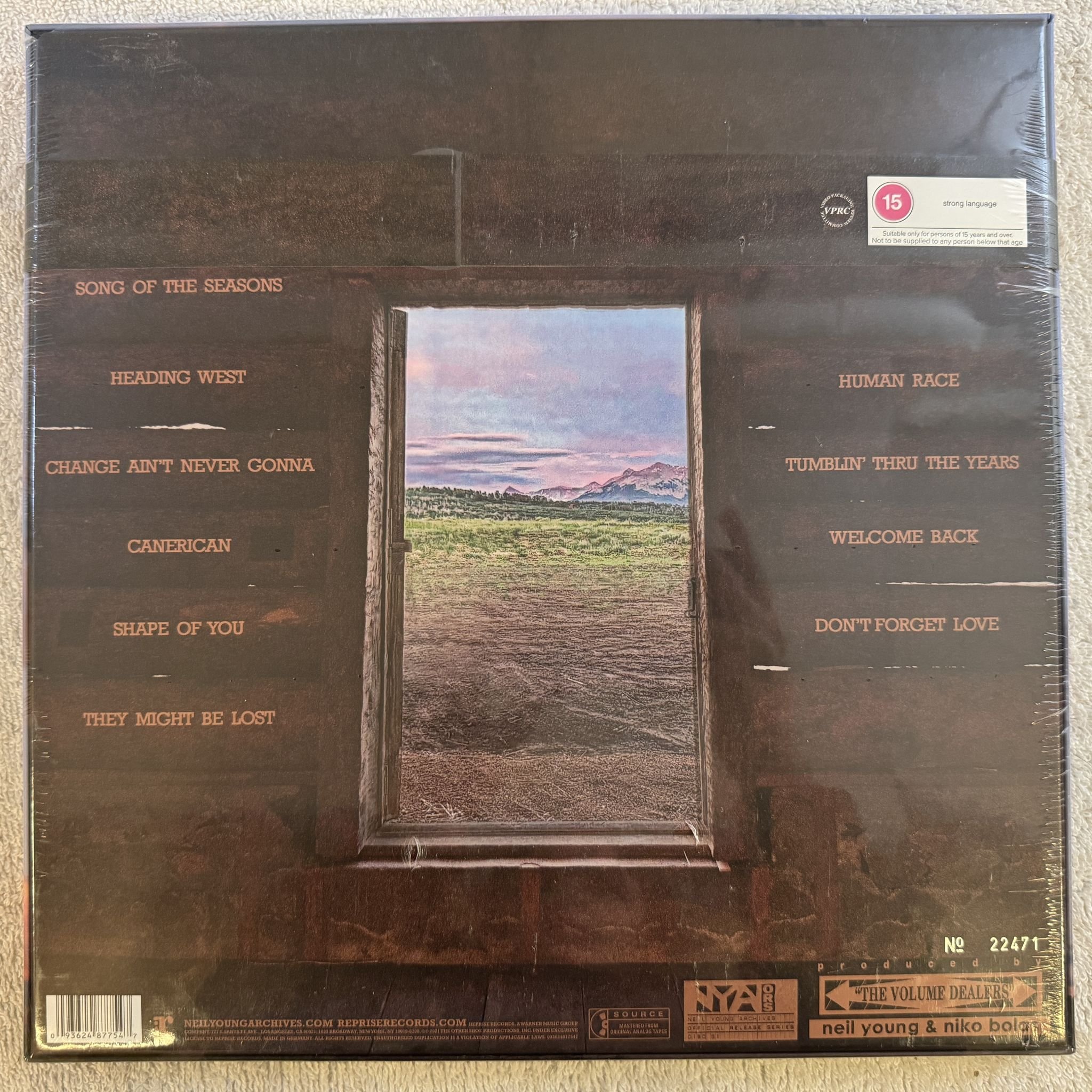 Omslagsbild för skivan Neil Young, Crazy Horse – Barn LP / CD / Blue-Ray box 2021 REPRISE ** Sealed **