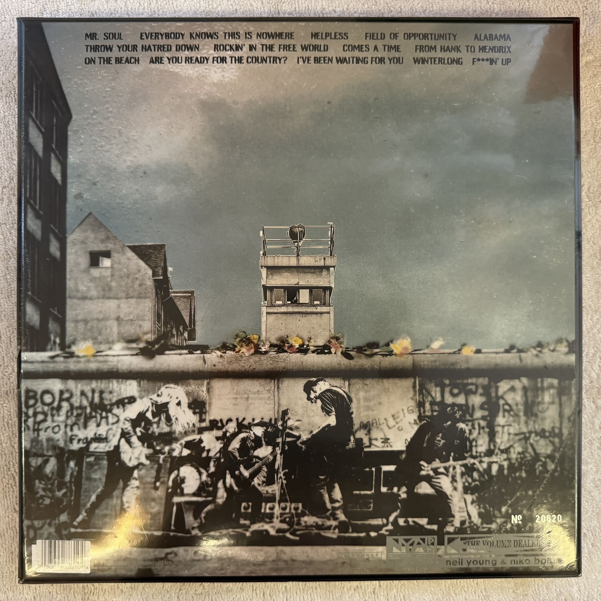 Omslagsbild för skivan NEIL YOUNG Noise & Flowers 2xLP box 2022 REPRISE 093624883104 * SEALED *