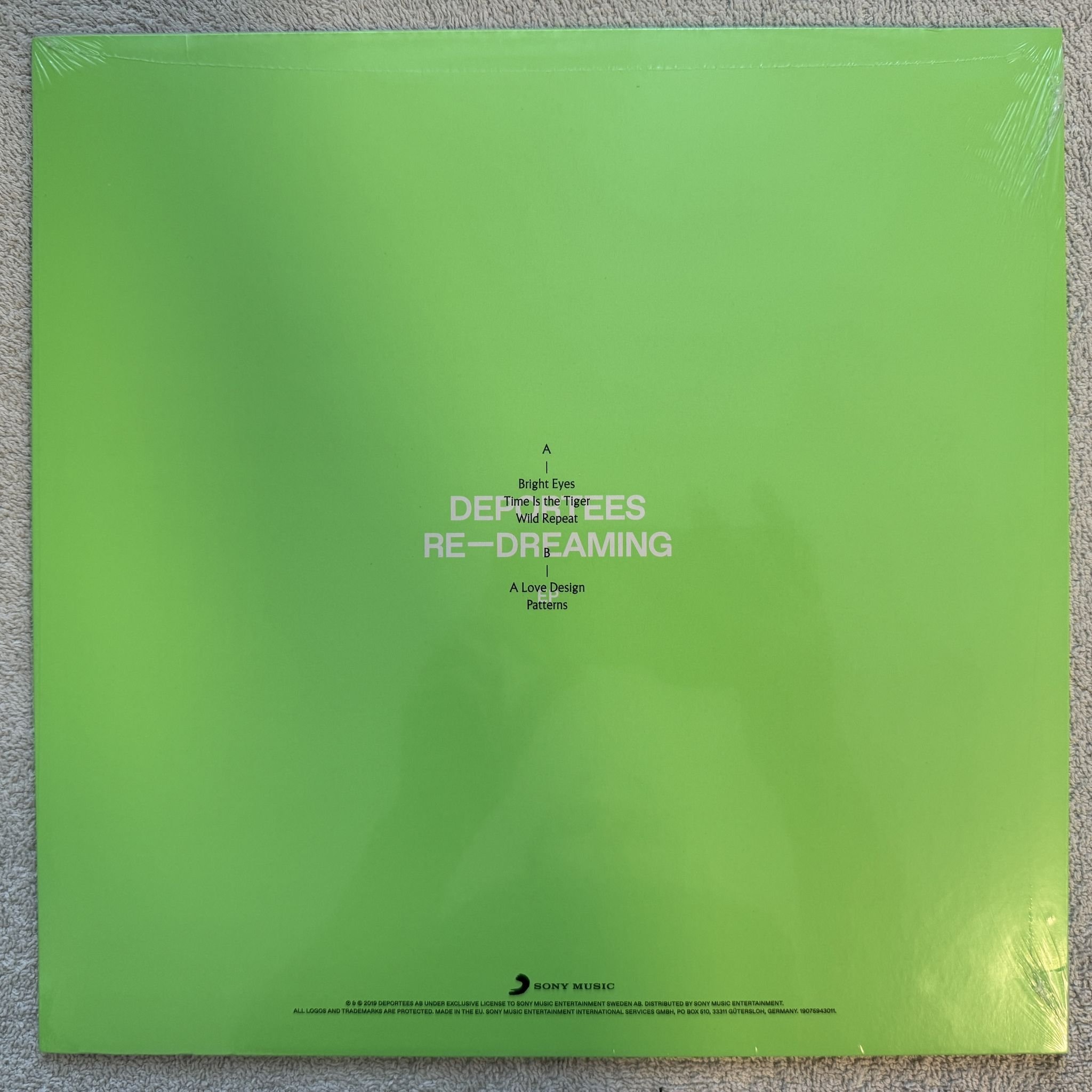 Omslagsbild för skivan DEPORTEES Re-Dreaming EP 2019 Swe SONY 19075943011 ** SIGNED CARD **