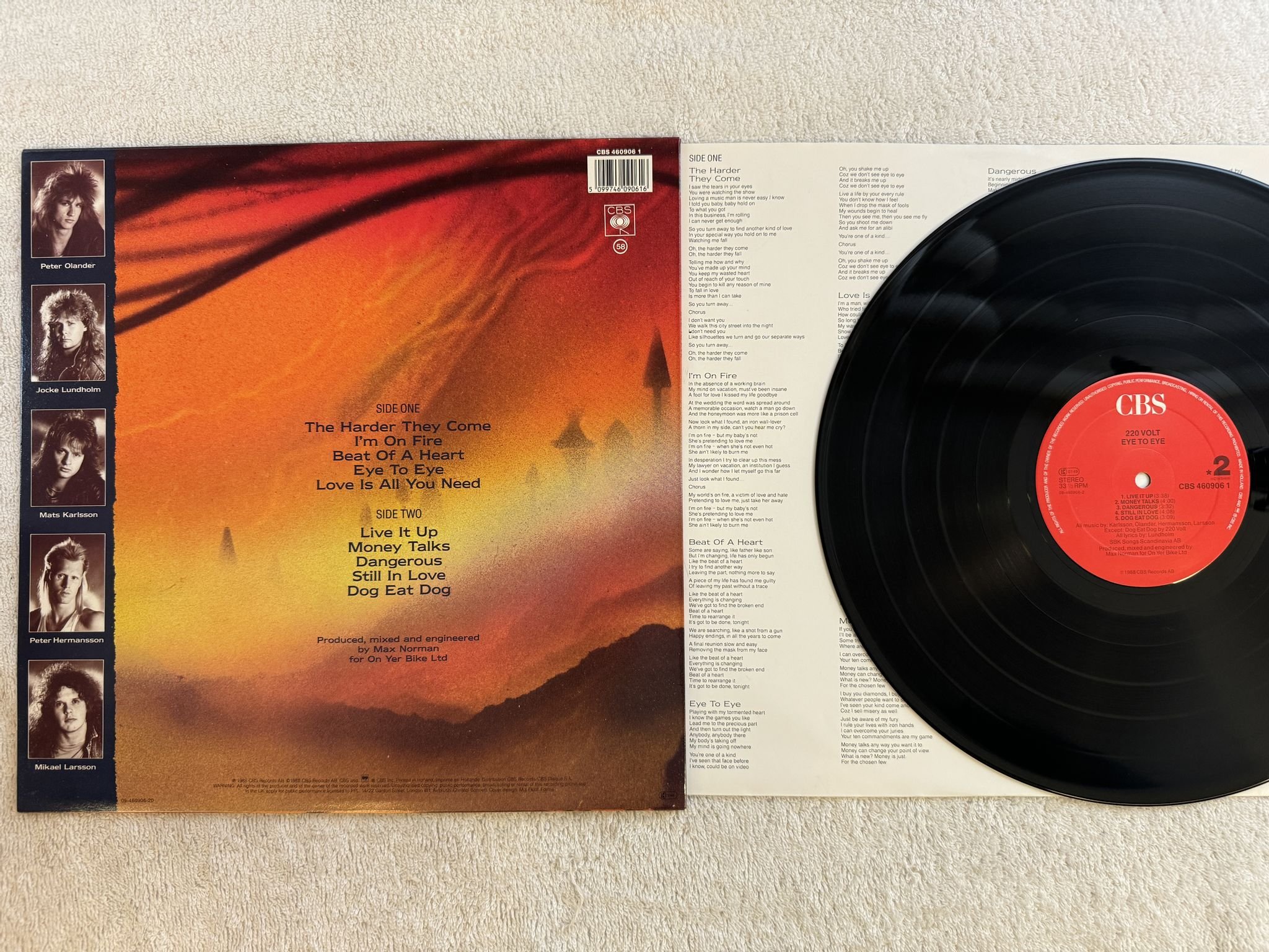 Omslagsbild för skivan 220 VOLT eye to eye LP -88 CBS 460906 1 *** SIGNED BY ALL MEMBERS ***