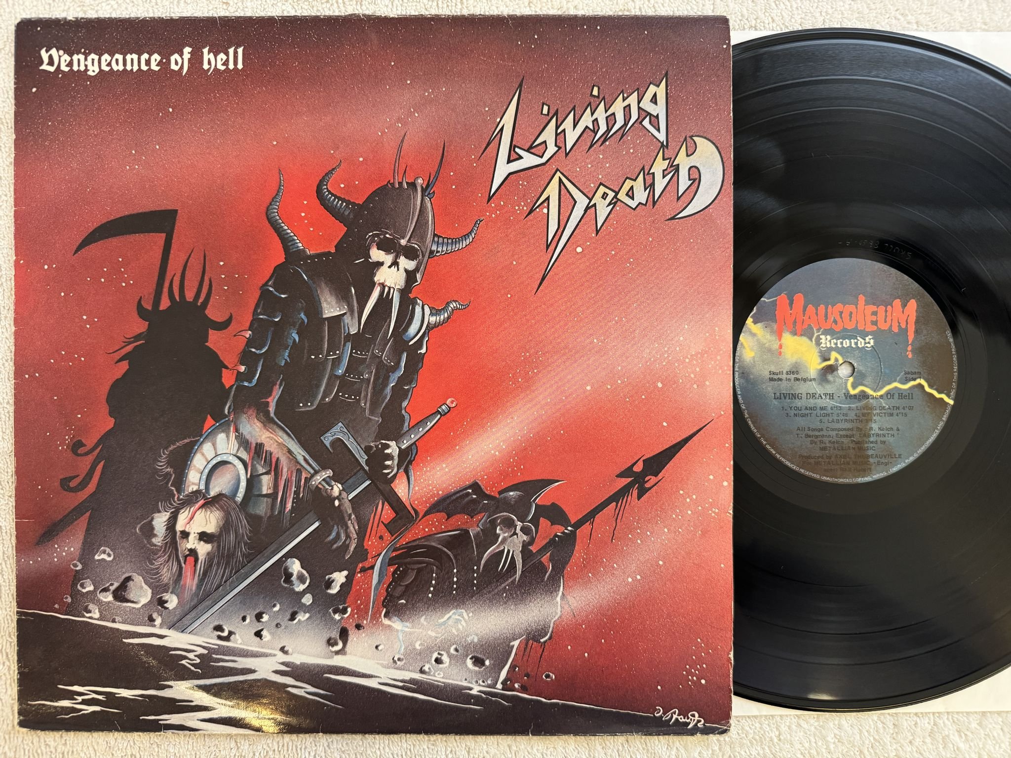 Omslagsbild för skivan LIVING DEATH Vengeance Of Hell LP -84 Belgium MAUSOLEUM SKULL 8360