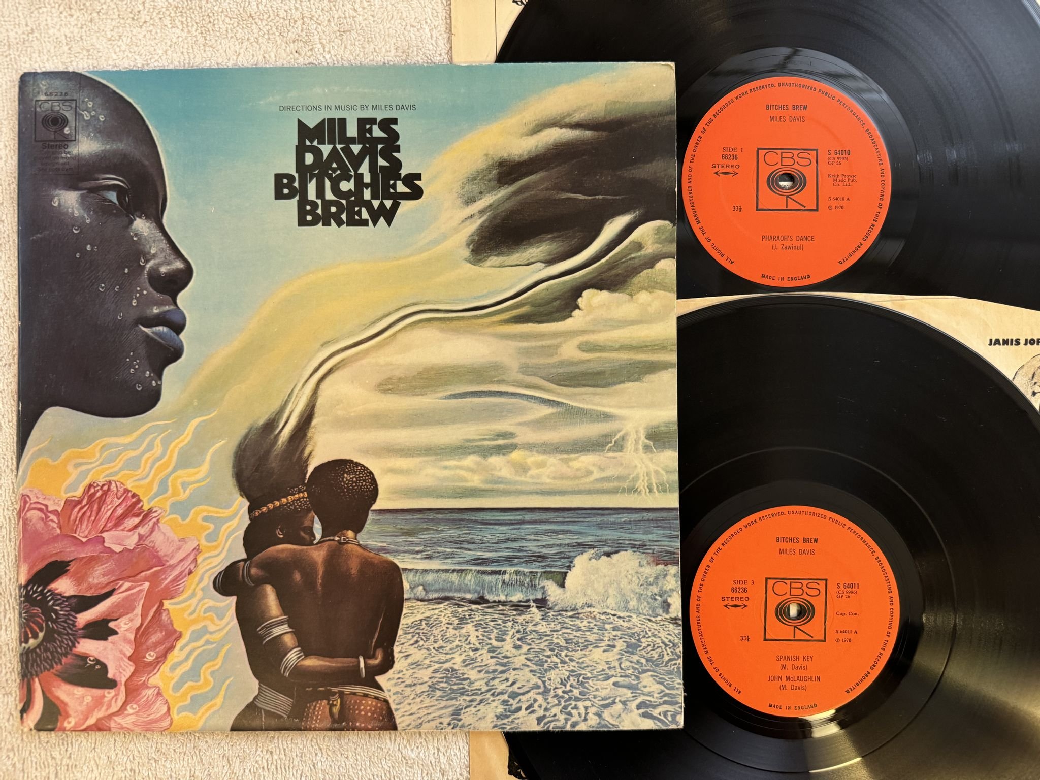 Omslagsbild för skivan MILES DAVIS bitches brew 2xLP -70 UK CBS S 64011