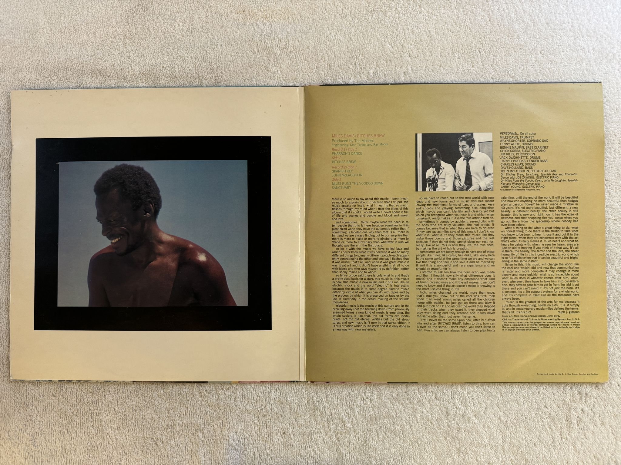 Omslagsbild för skivan MILES DAVIS bitches brew 2xLP -70 UK CBS S 64011