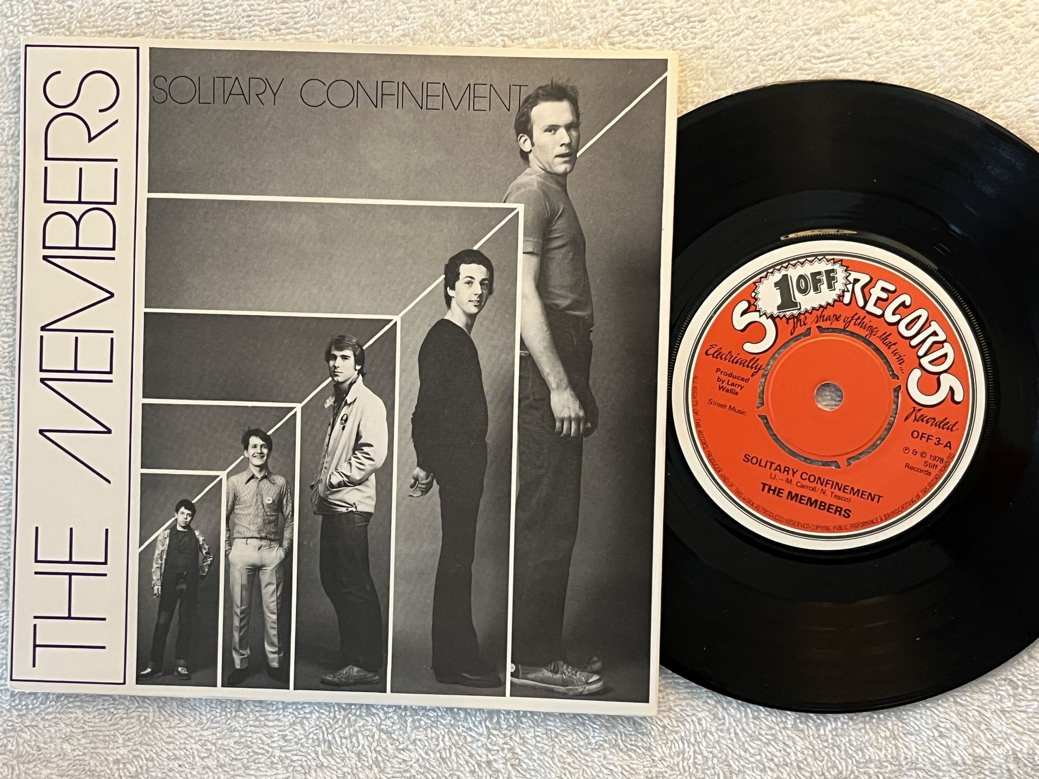 Omslagsbild för skivan THE MEMBERS solitary confinement 7" UK -78 STIFF OFF 3 ** POWER POP **