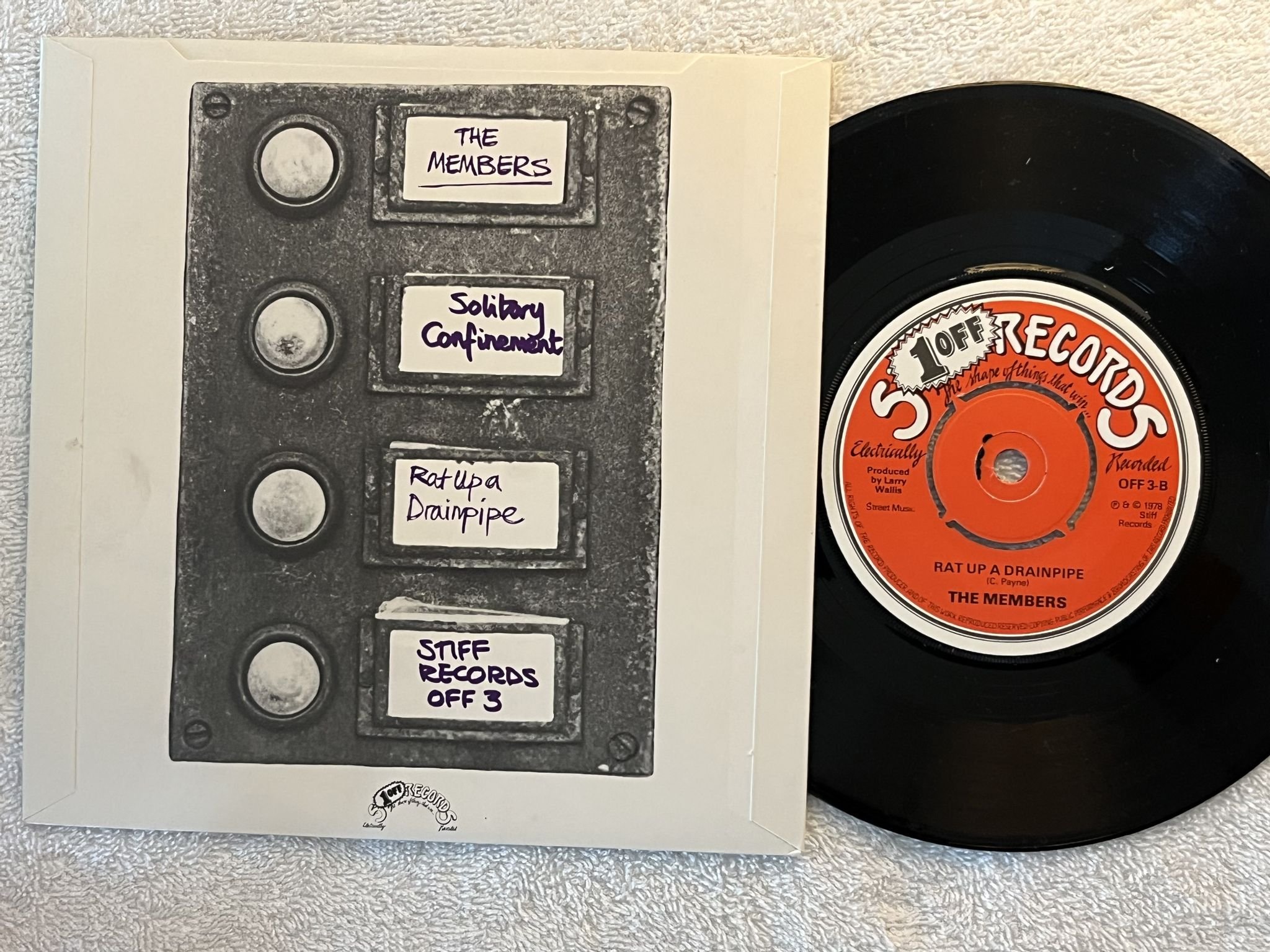Omslagsbild för skivan THE MEMBERS solitary confinement 7" UK -78 STIFF OFF 3 ** POWER POP **