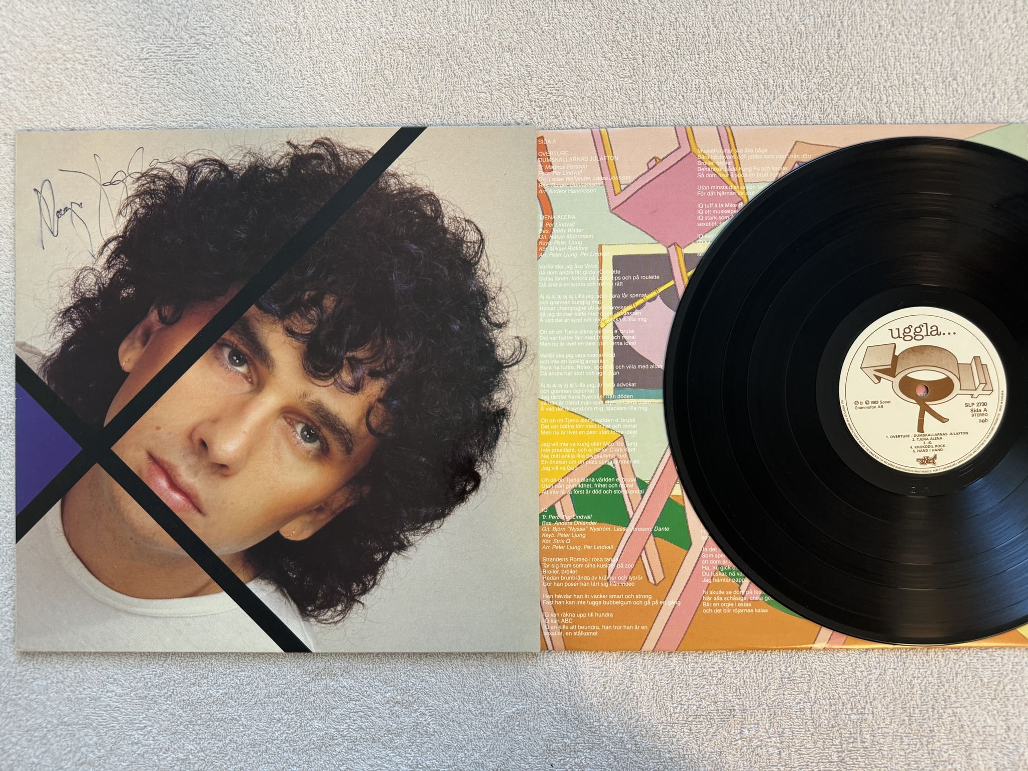 Omslagsbild för skivan MAGNUS UGGLA Uggla... LP -83 SONET SLP 2730 ** Signed by artist **