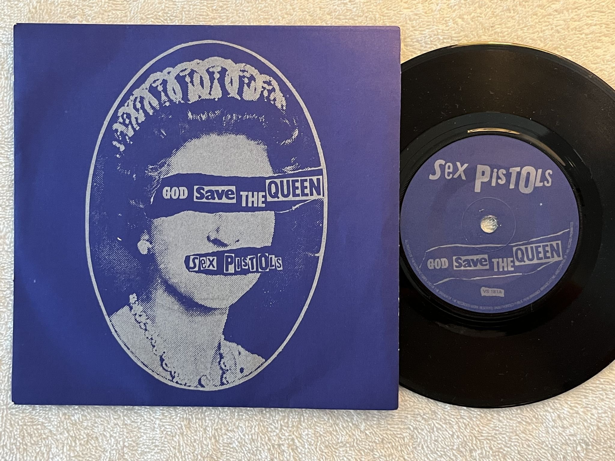 Omslagsbild för skivan SEX PISTOLS God save the queen 7" -77 UK VIRGIN VS 181 ** PUNK 45 **